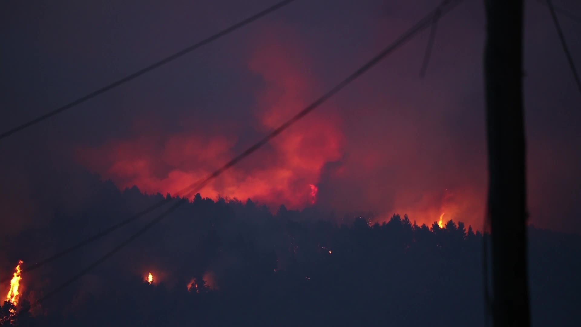 Wildfires continues in Greece, Kourkouli village during the night