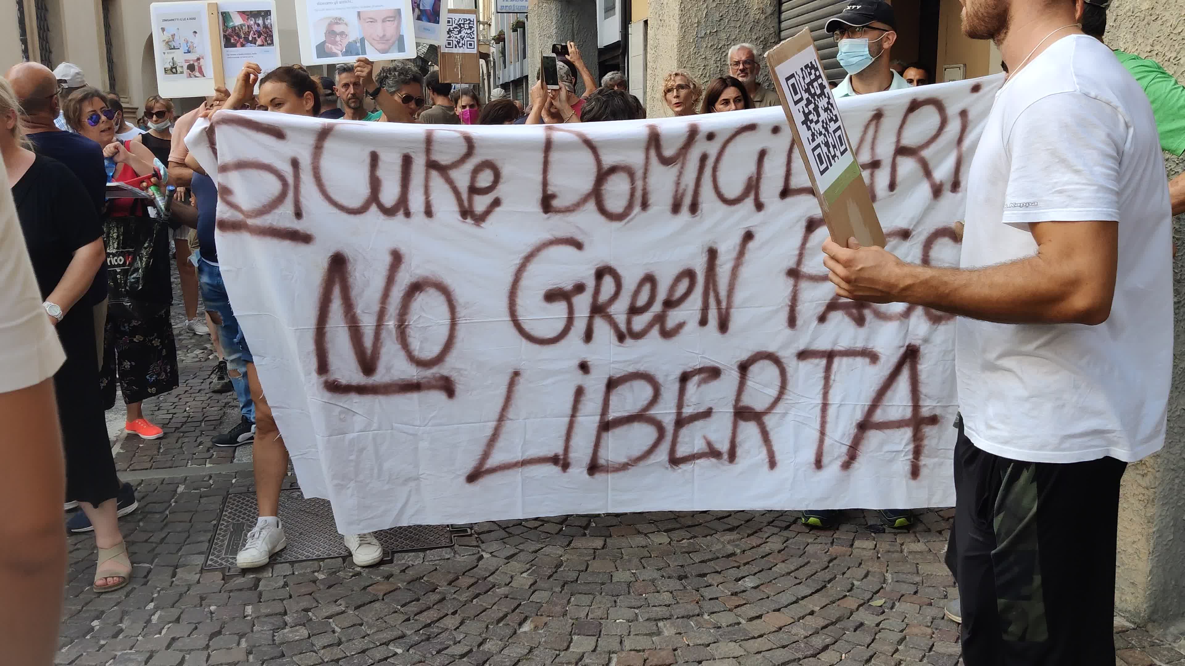 Demonstration against the "Green Pass" after it was introduces in Italy