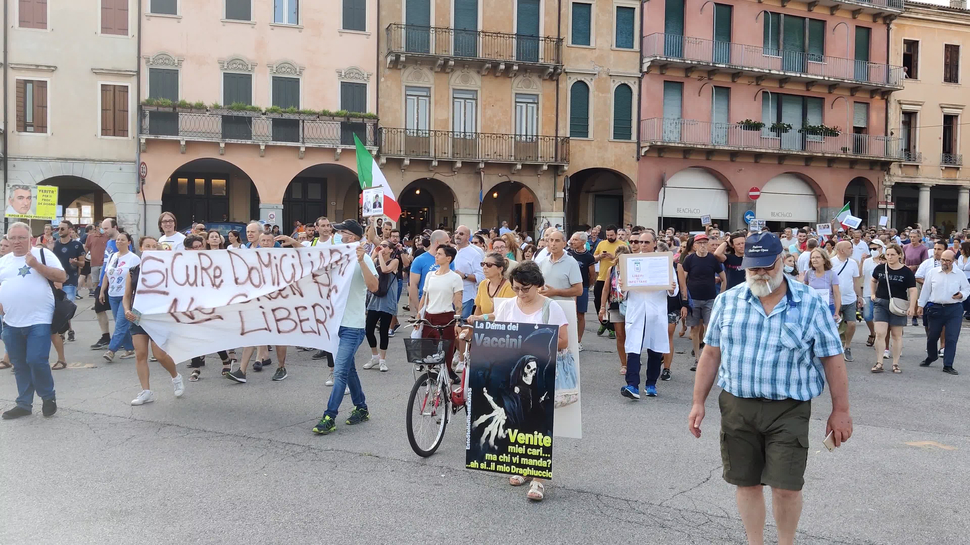 Demonstration against the "Green Pass" after it was introduces in Italy