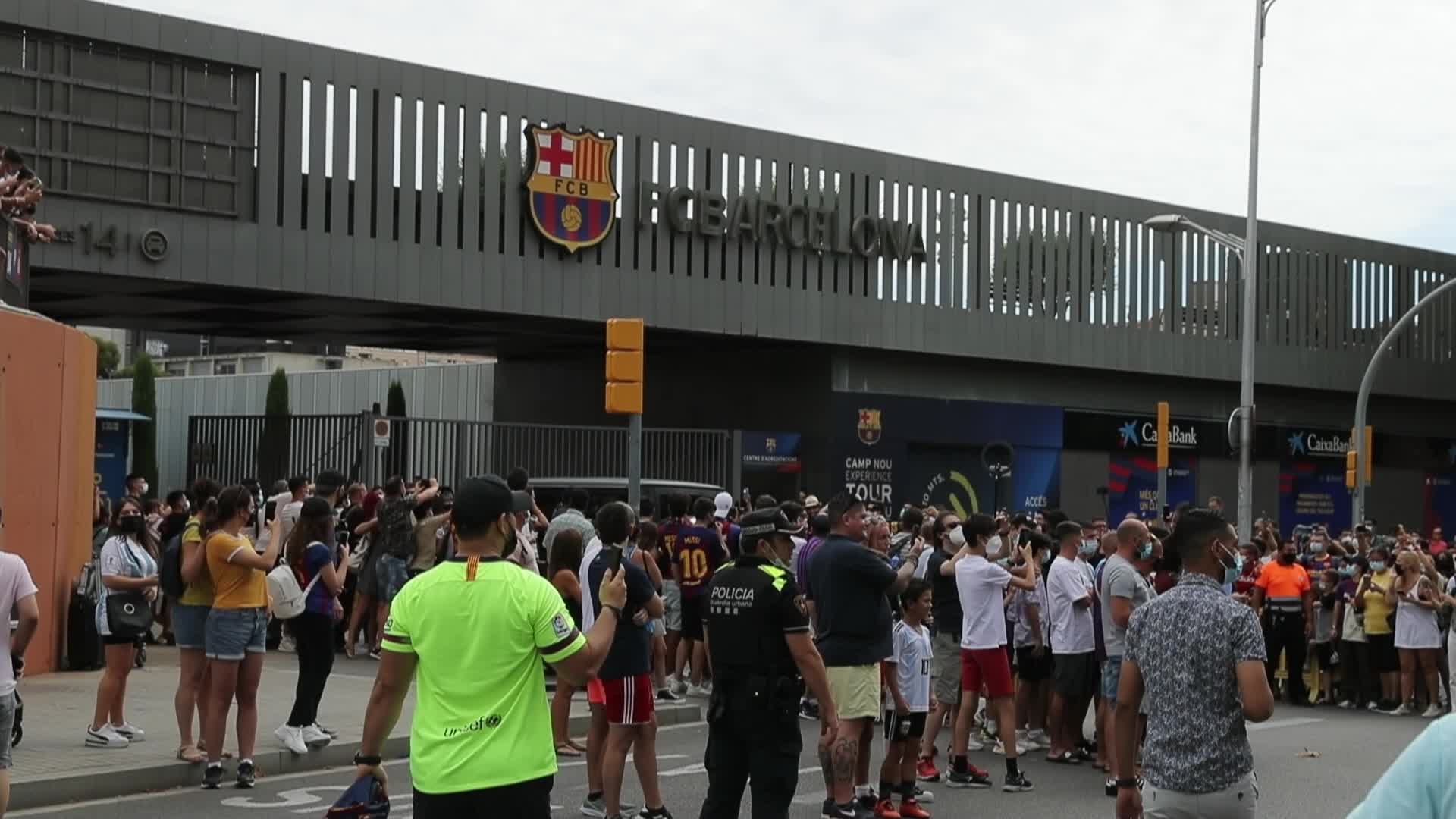 Supporters of FC Barcelona outside the stadium during the press conference of Lionel Messi