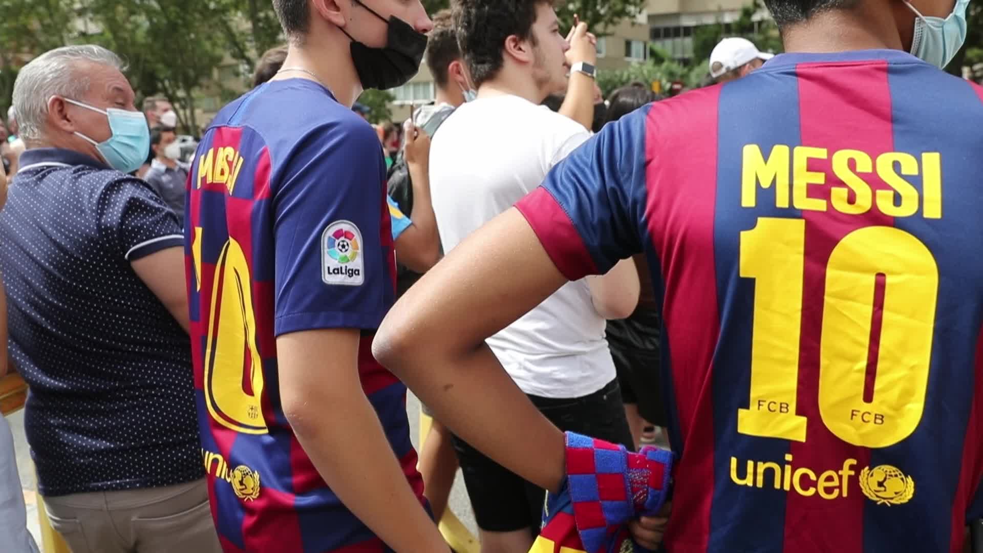 Supporters of FC Barcelona outside the stadium during the press conference of Lionel Messi