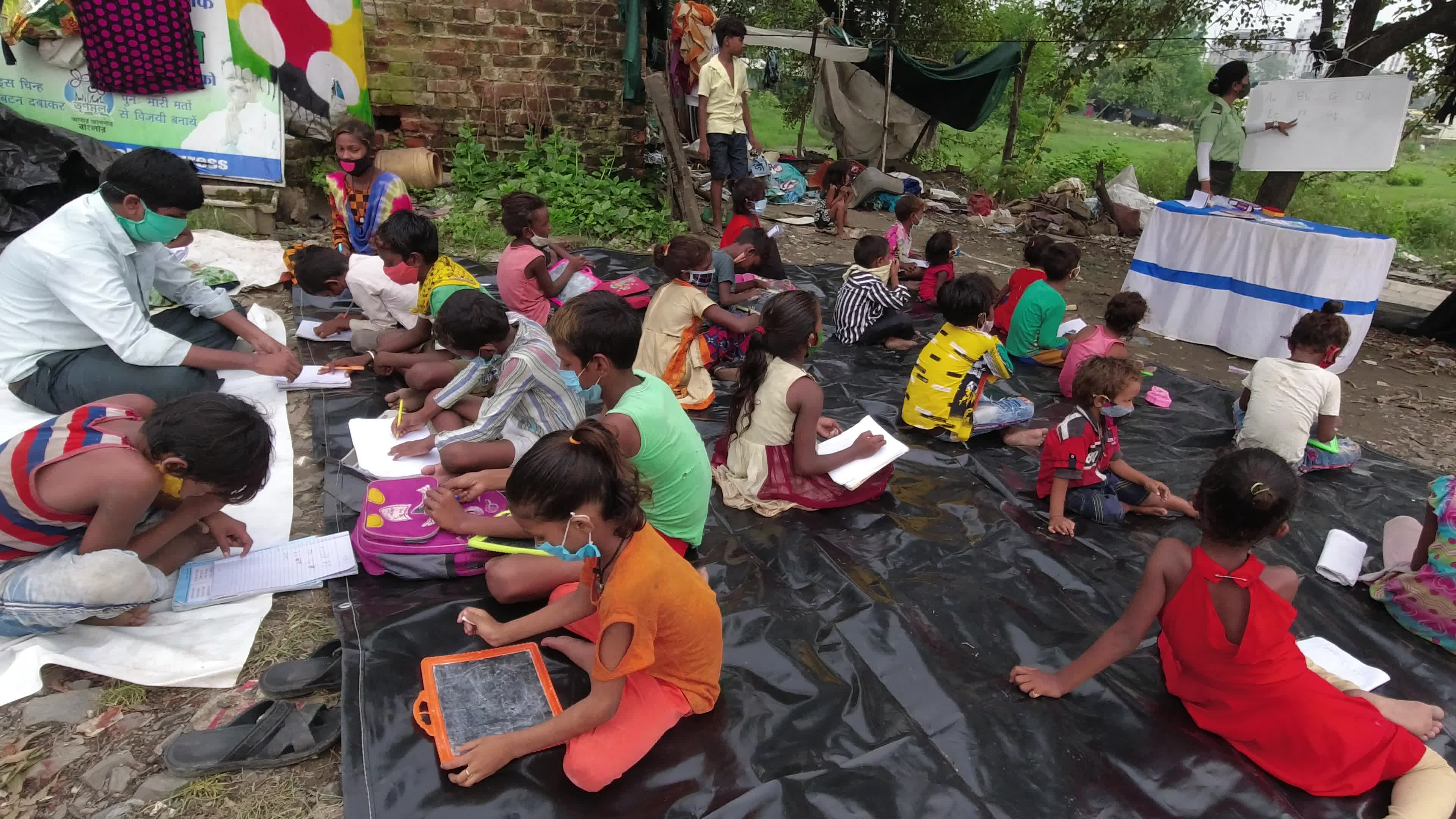 Free classroom for children's belonging from slum in Kolkata
