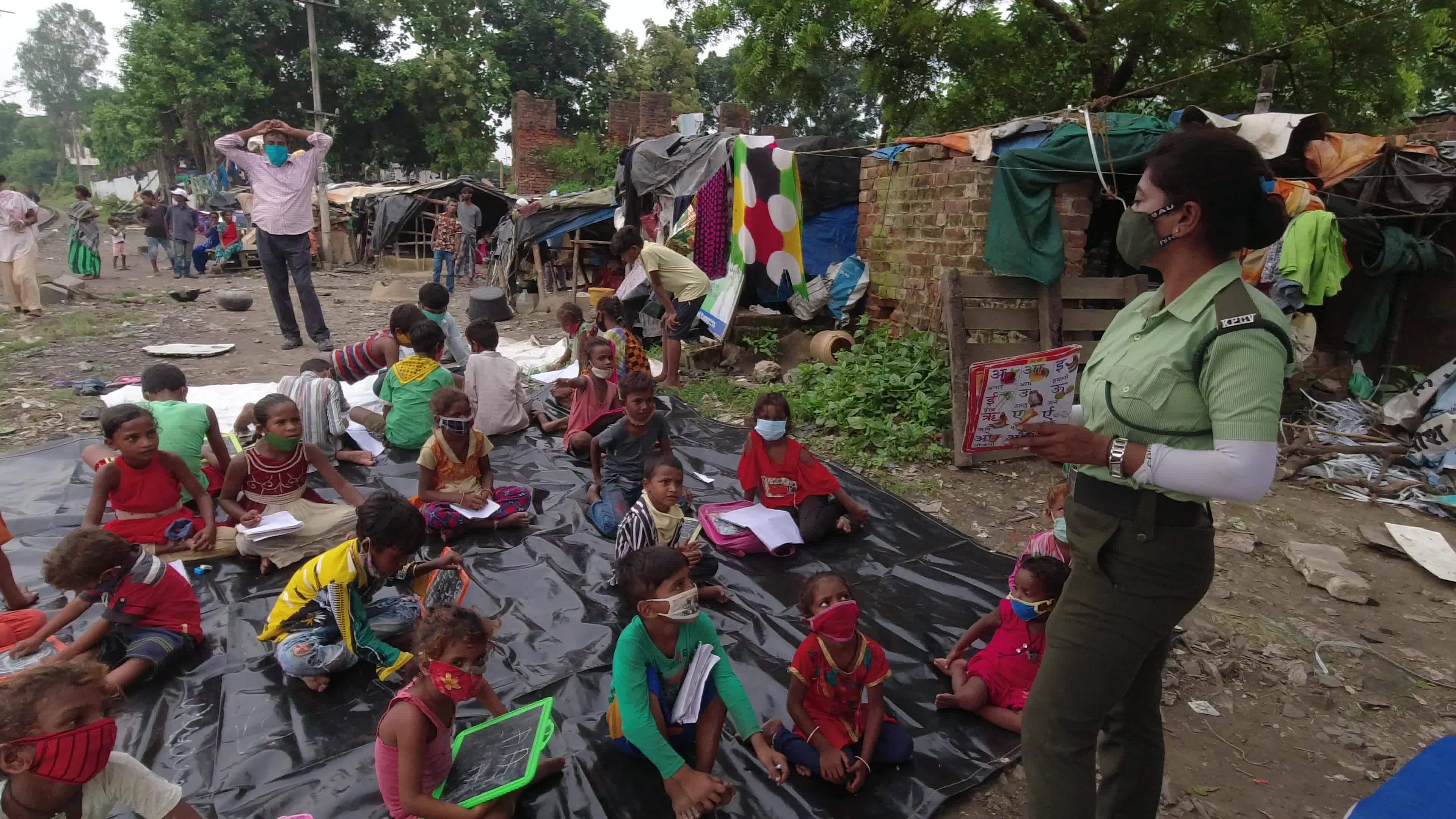 Free classroom for children's belonging from slum in Kolkata