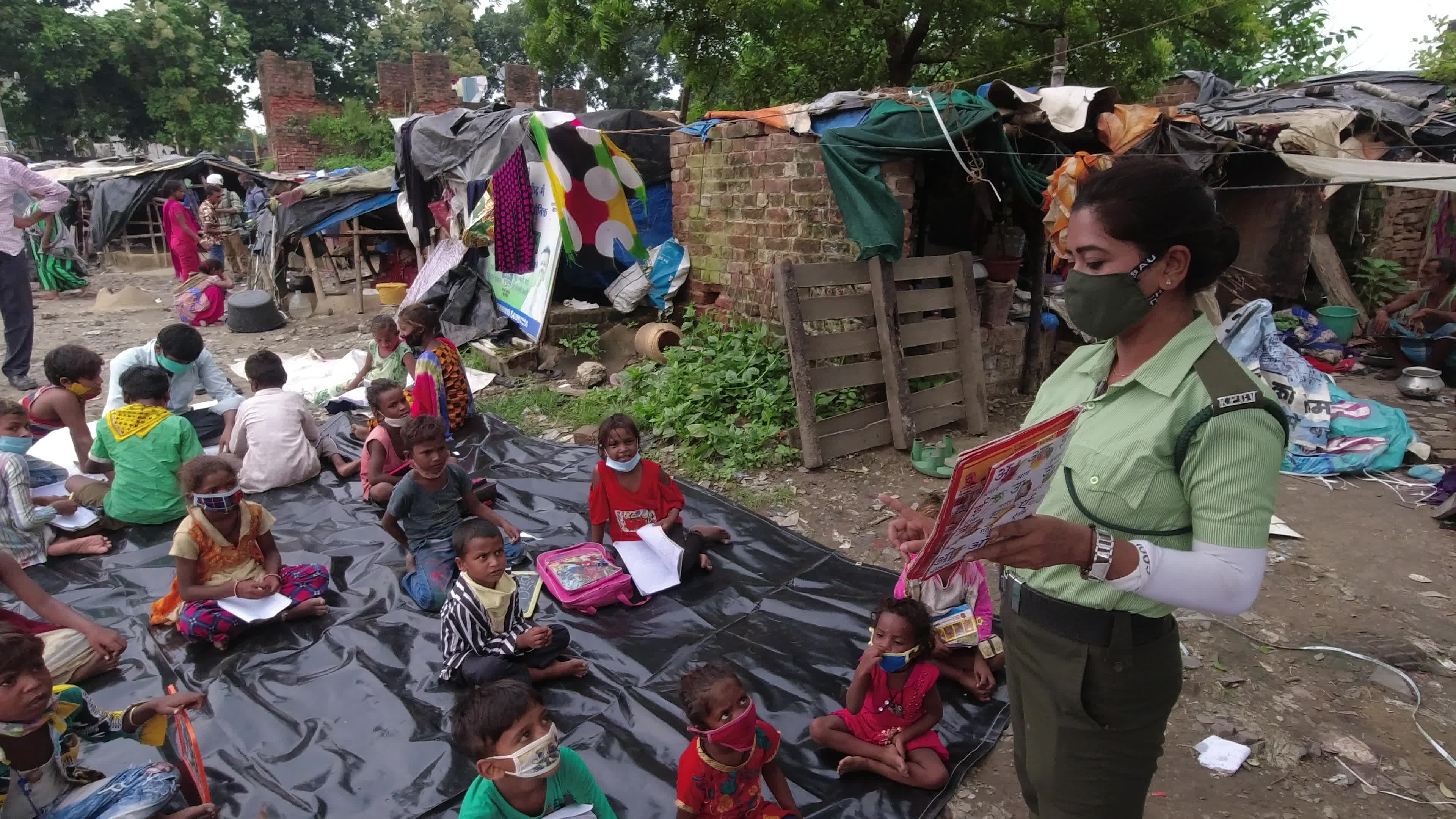 Free classroom for children's belonging from slum in Kolkata