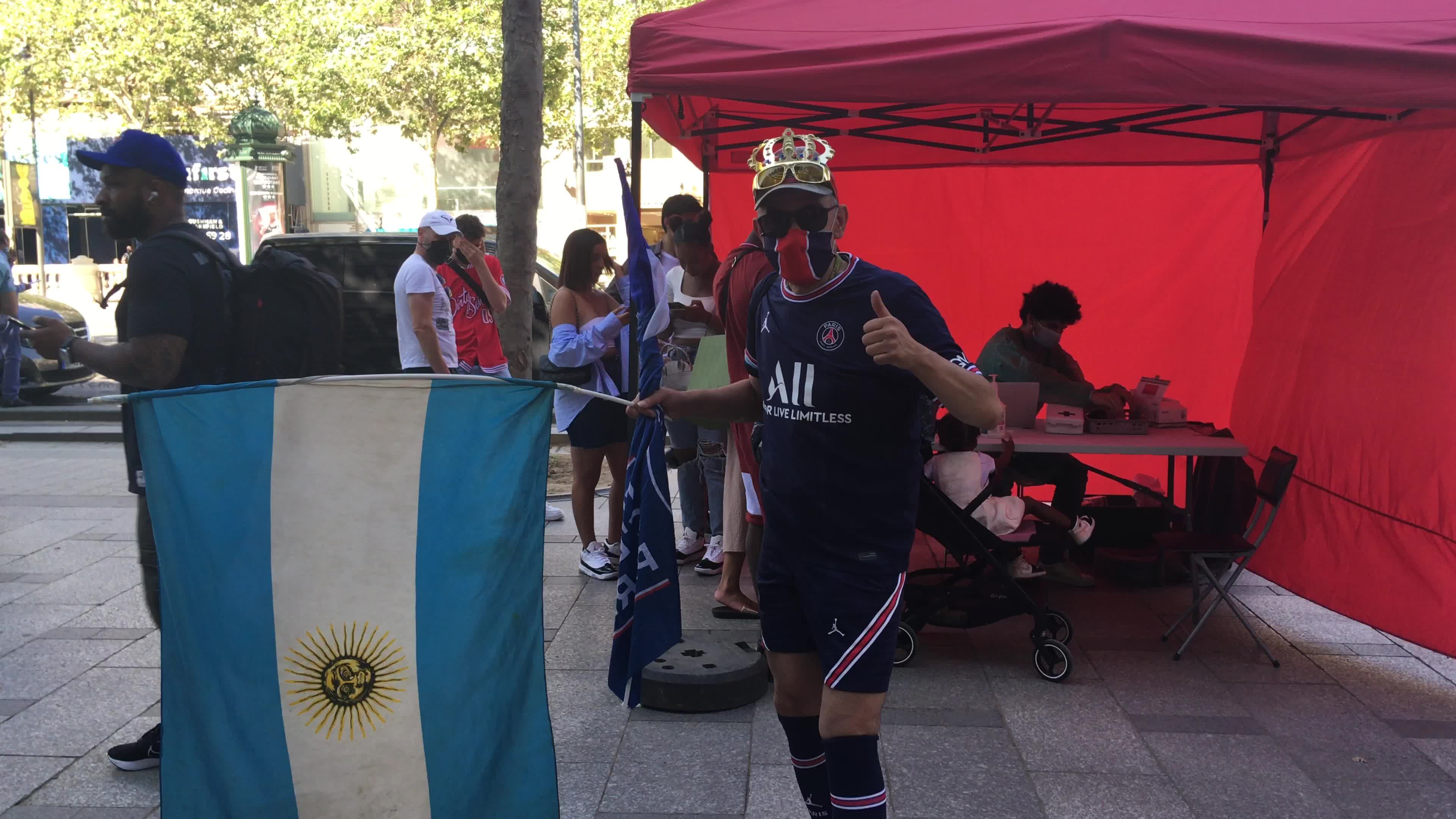 Leo Messi Mania in Paris