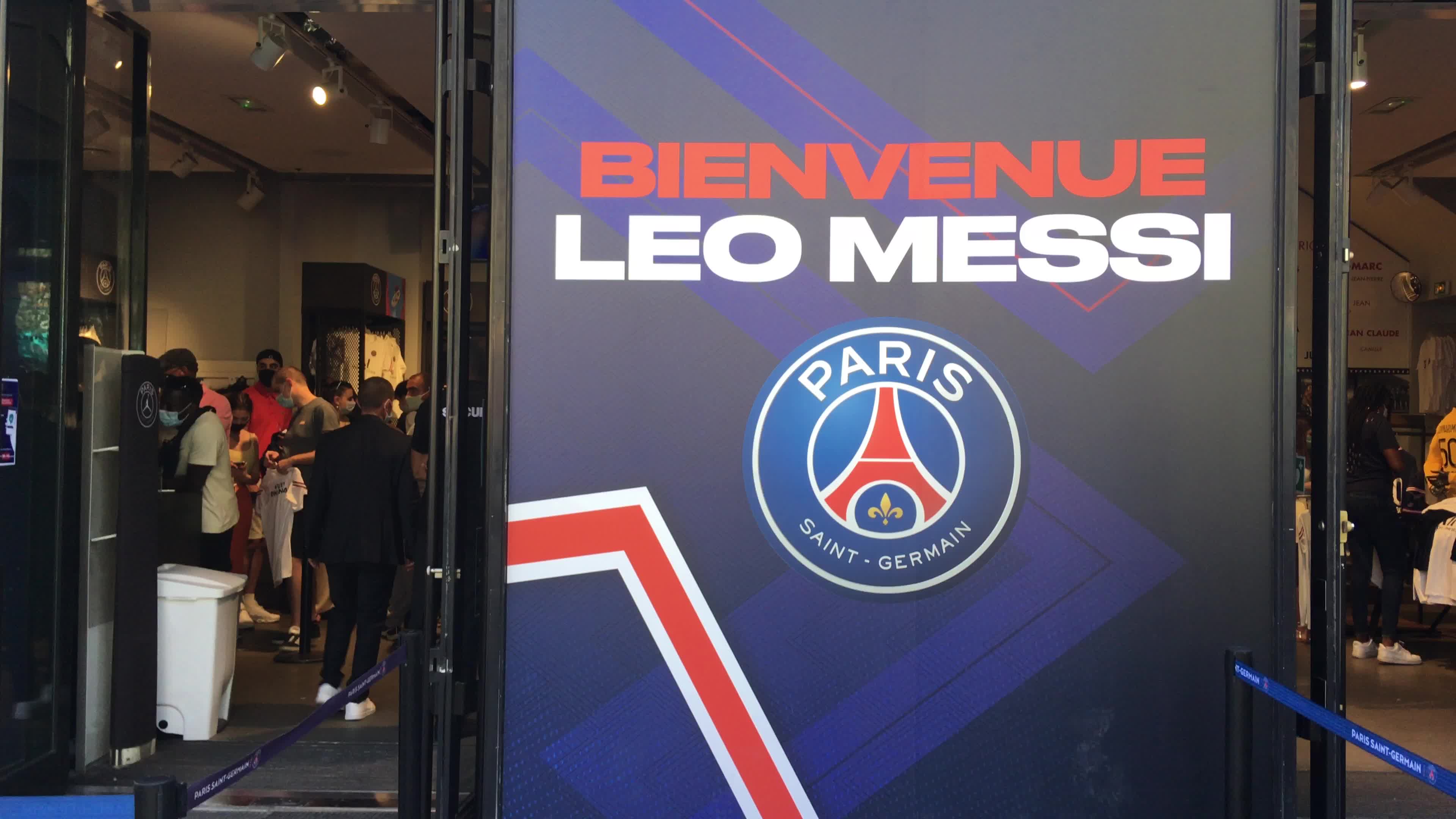 Leo Messi Mania in Paris