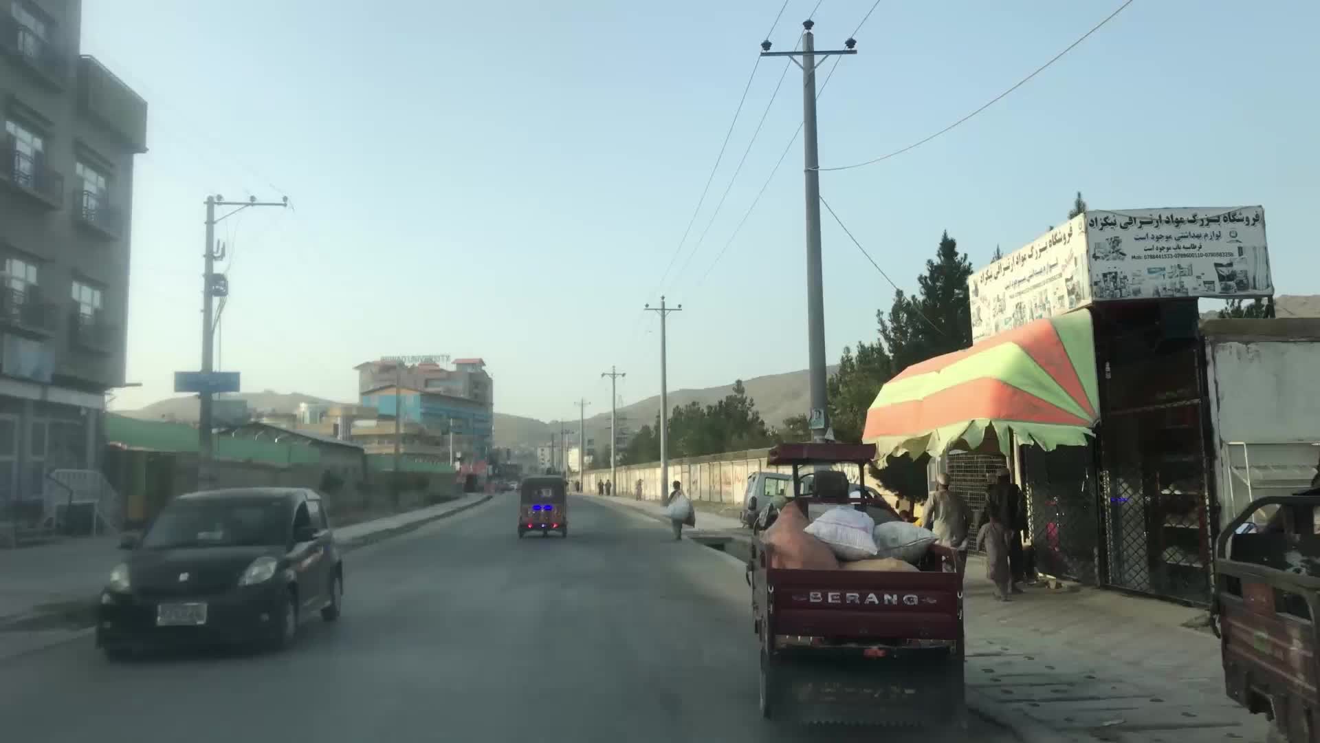 Taliban enters Afghan capital Kabul, Afghans try to leave capital 