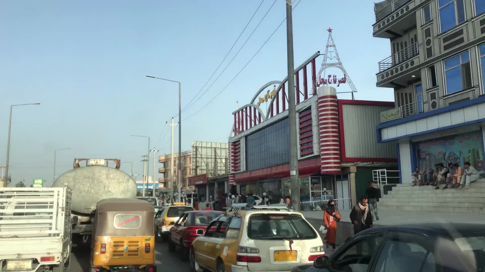  Taliban enters Afghan capital Kabul, Afghans try to leave capital 