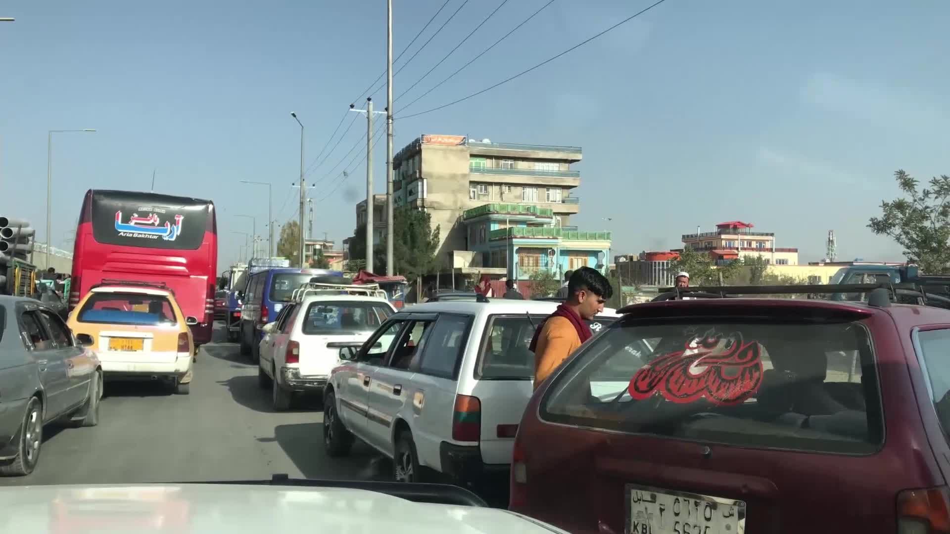  Taliban enters Afghan capital Kabul, Afghans try to leave capital 