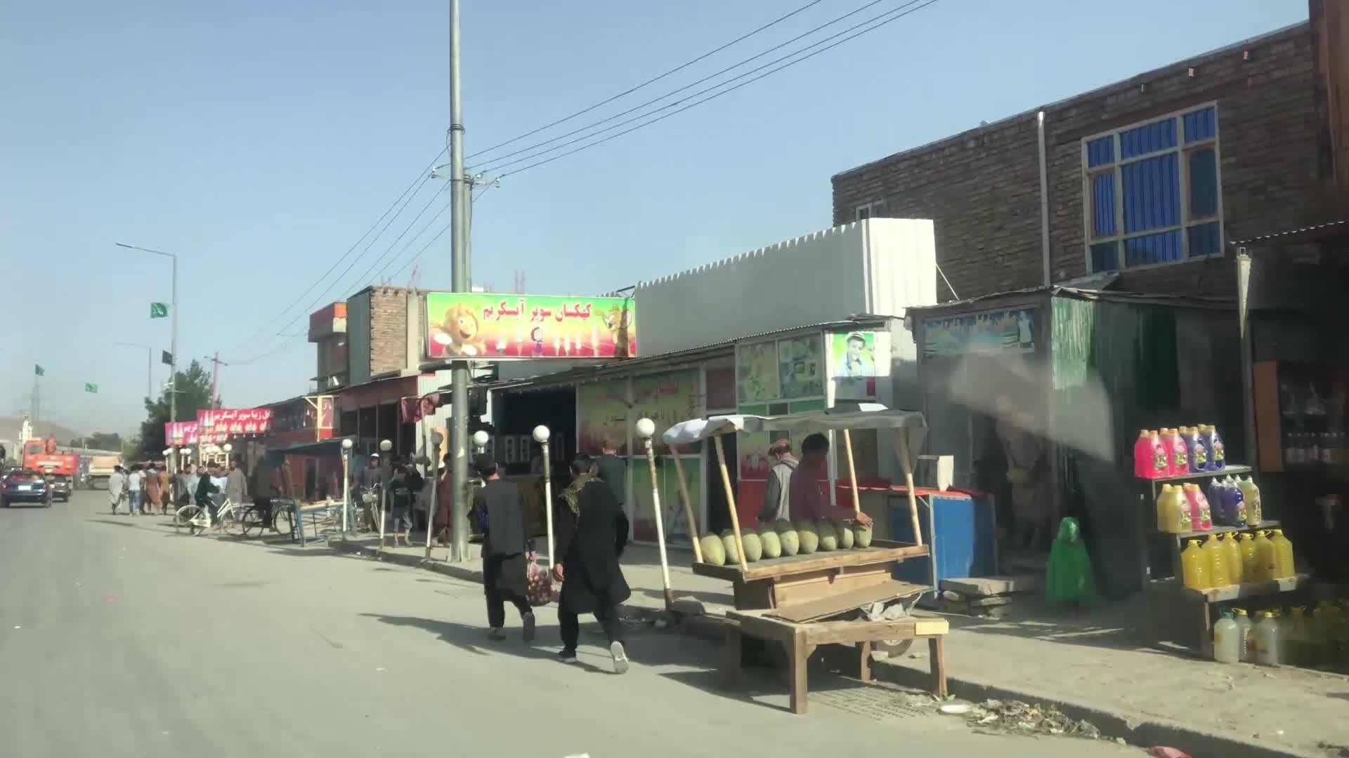  Taliban enters Afghan capital Kabul, Afghans try to leave capital 