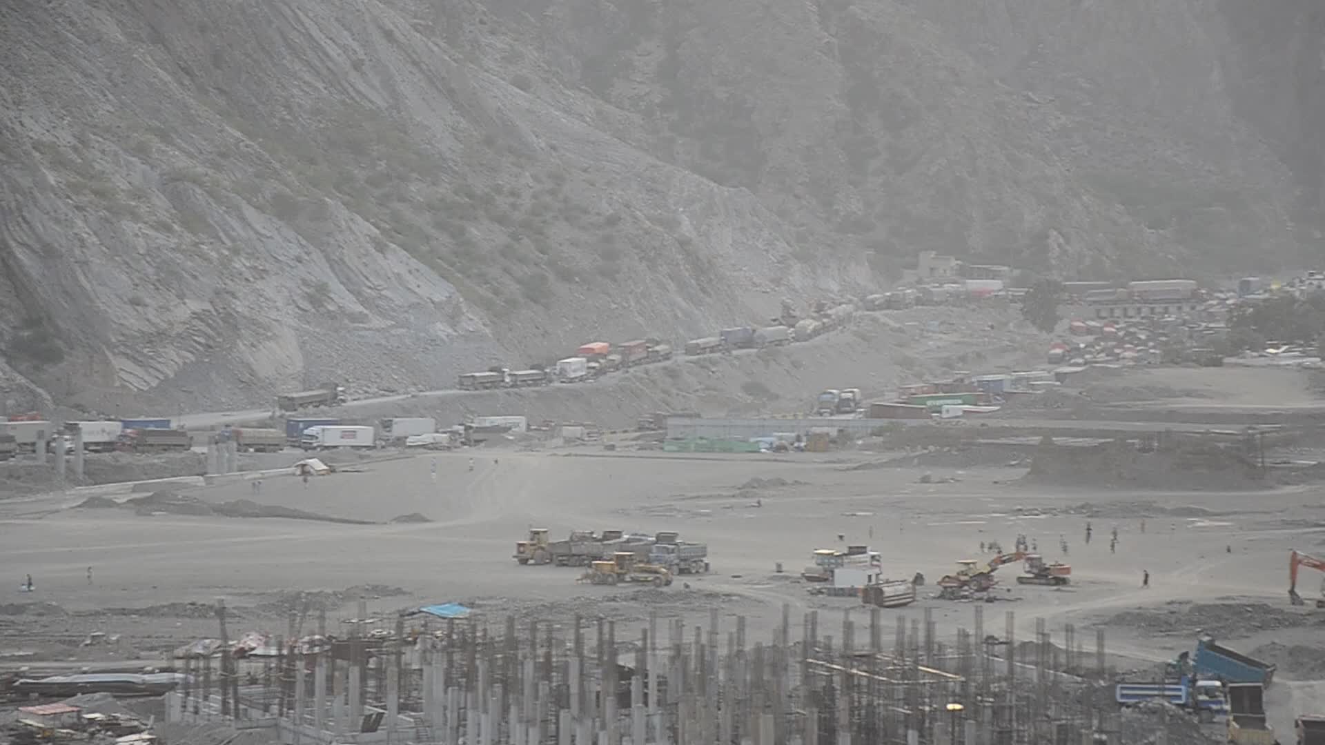 Pakistan seals largest border crossing with Afghanistan