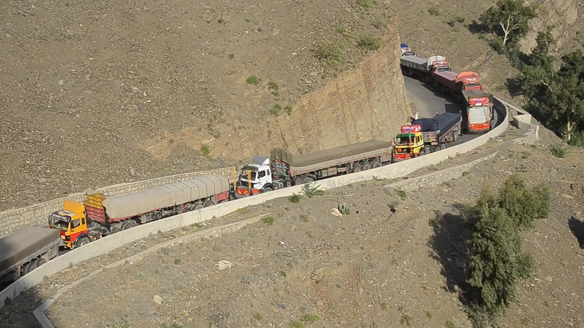 Pakistan seals largest border crossing with Afghanistan