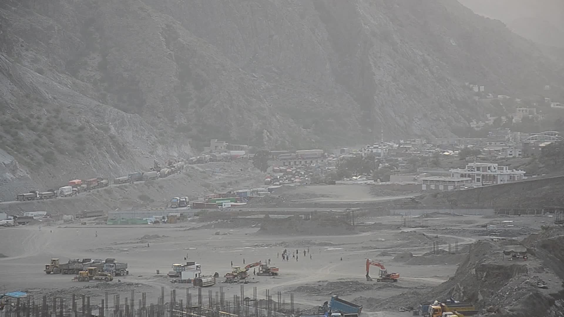Pakistan seals largest border crossing with Afghanistan