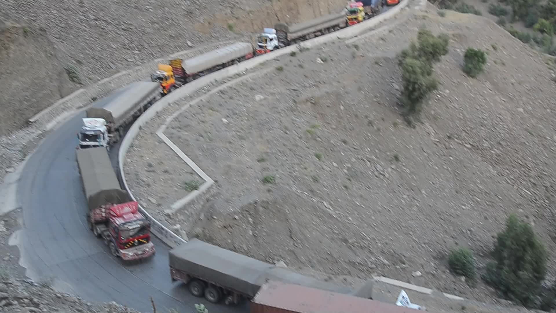 Pakistan seals largest border crossing with Afghanistan