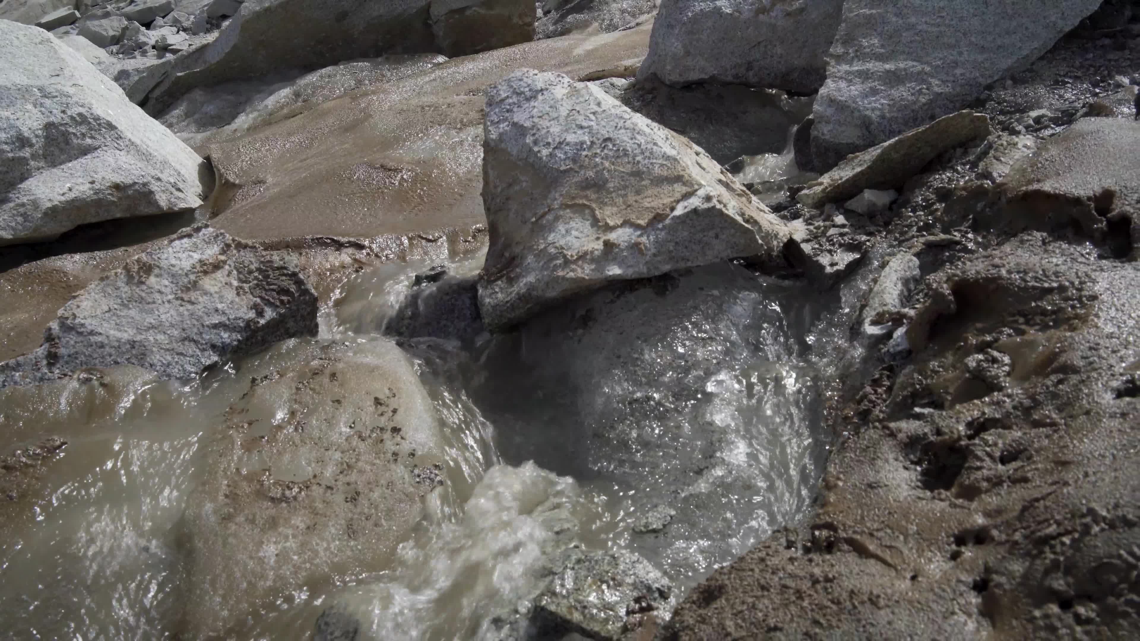 Pyrenees glacier melting due to high temperatures