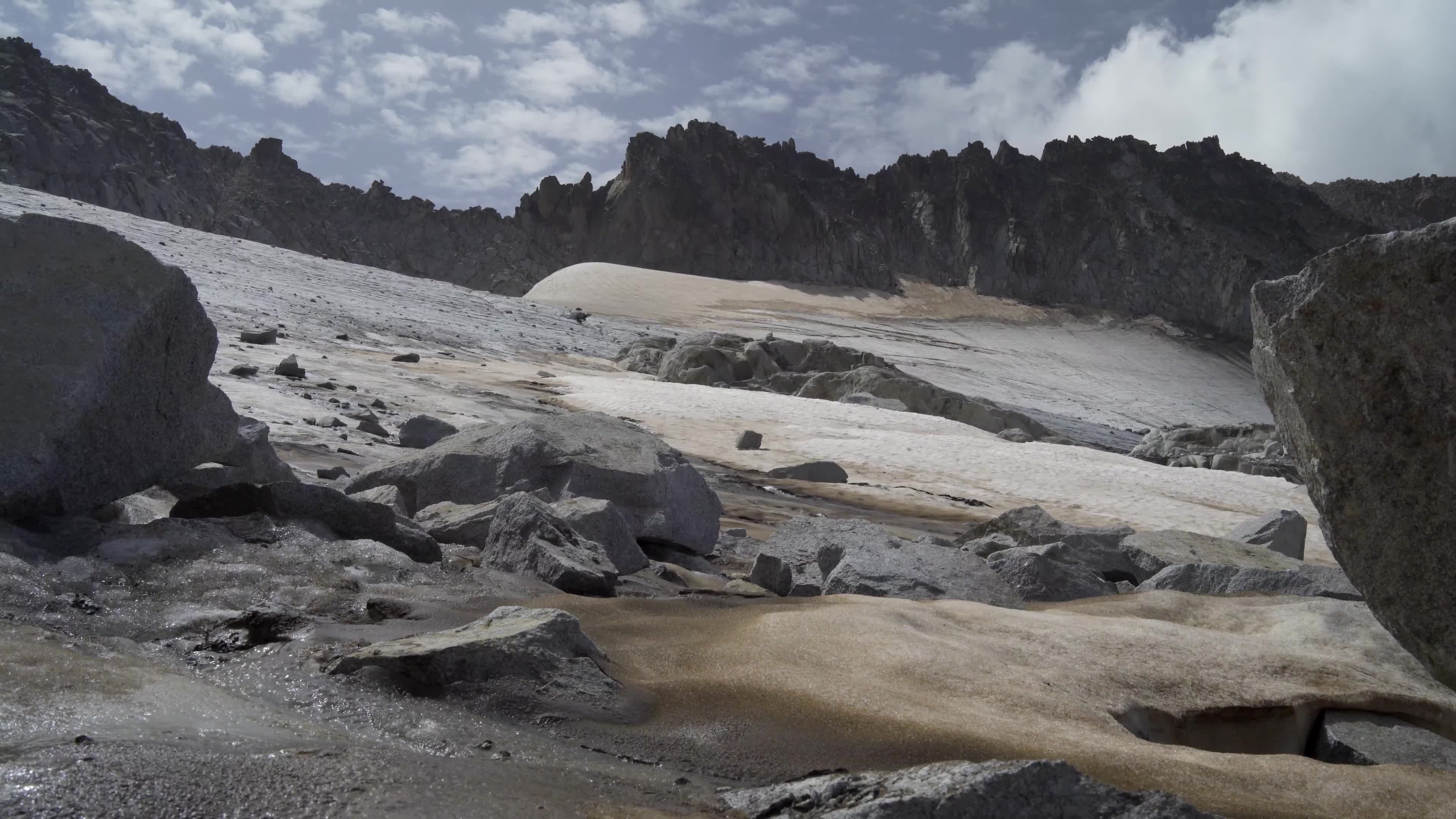 Pyrenees glacier melting due to high temperatures