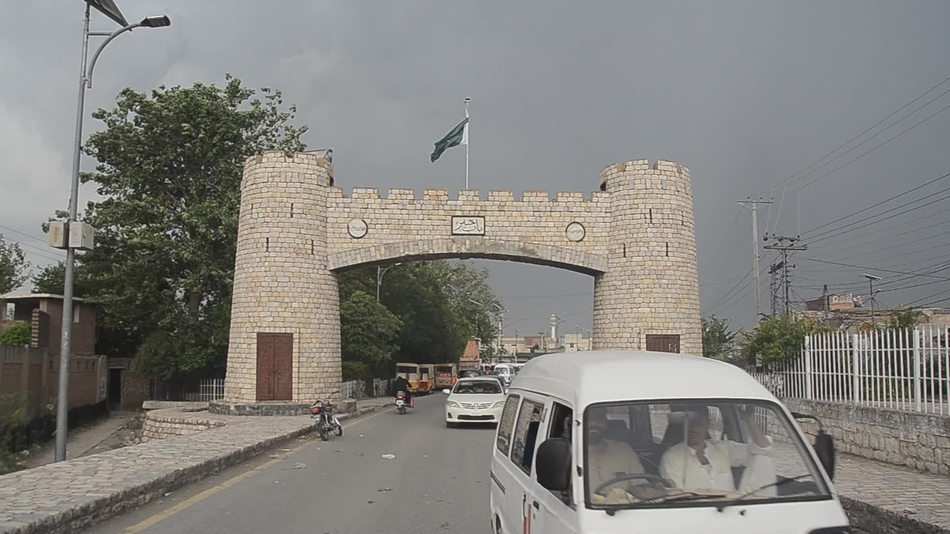 Pakistan reopens Torkham border crossing with Afghanistan
