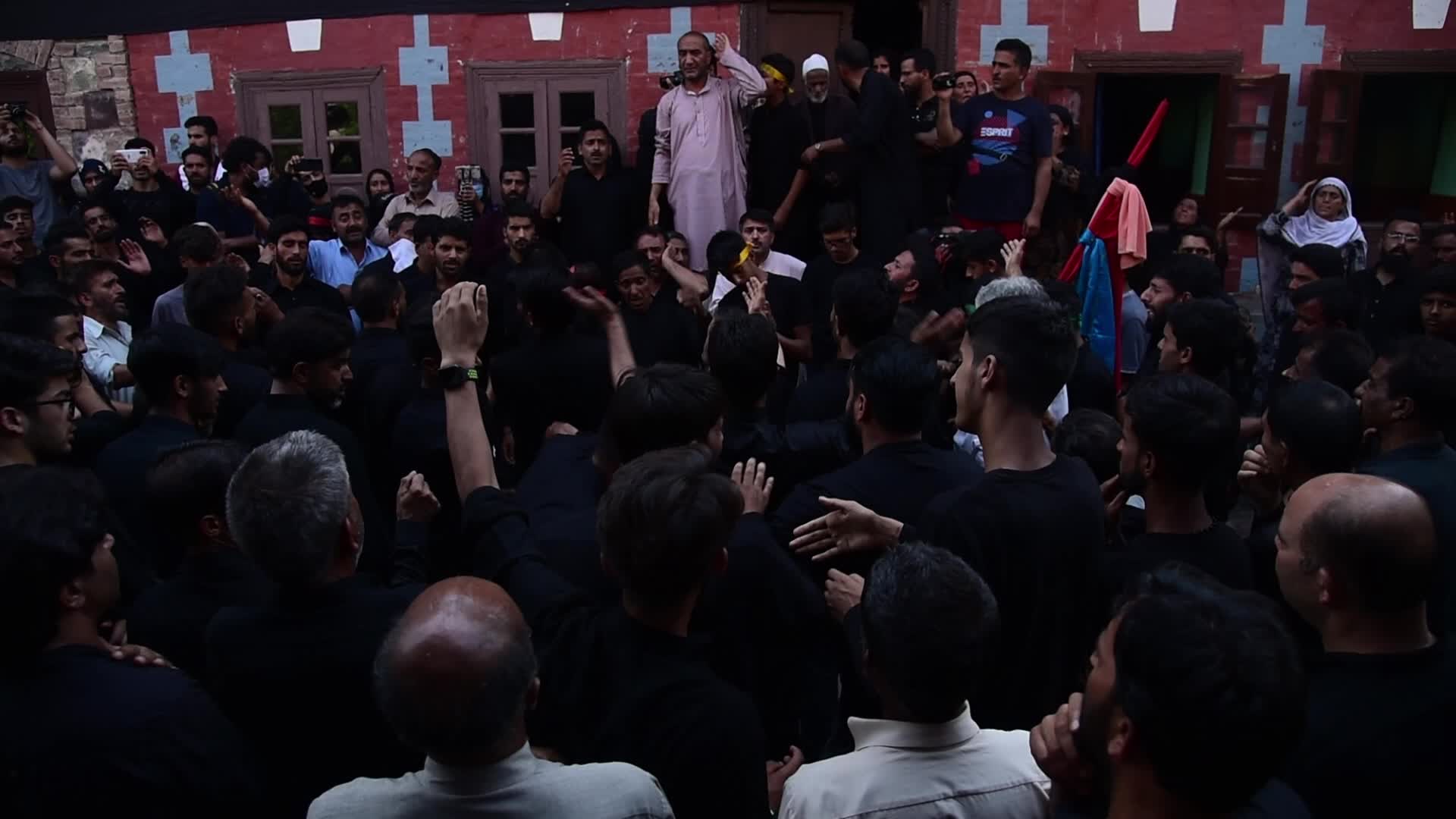 9th Muharram procession on boats in Srinagar