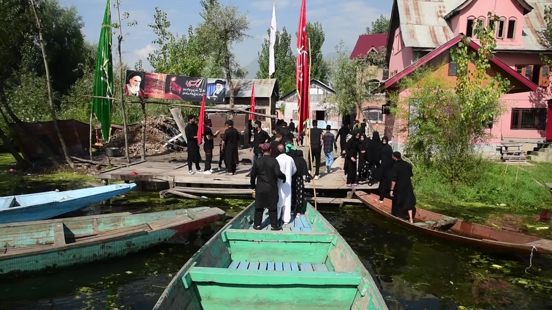 9th Muharram procession on boats in Srinagar