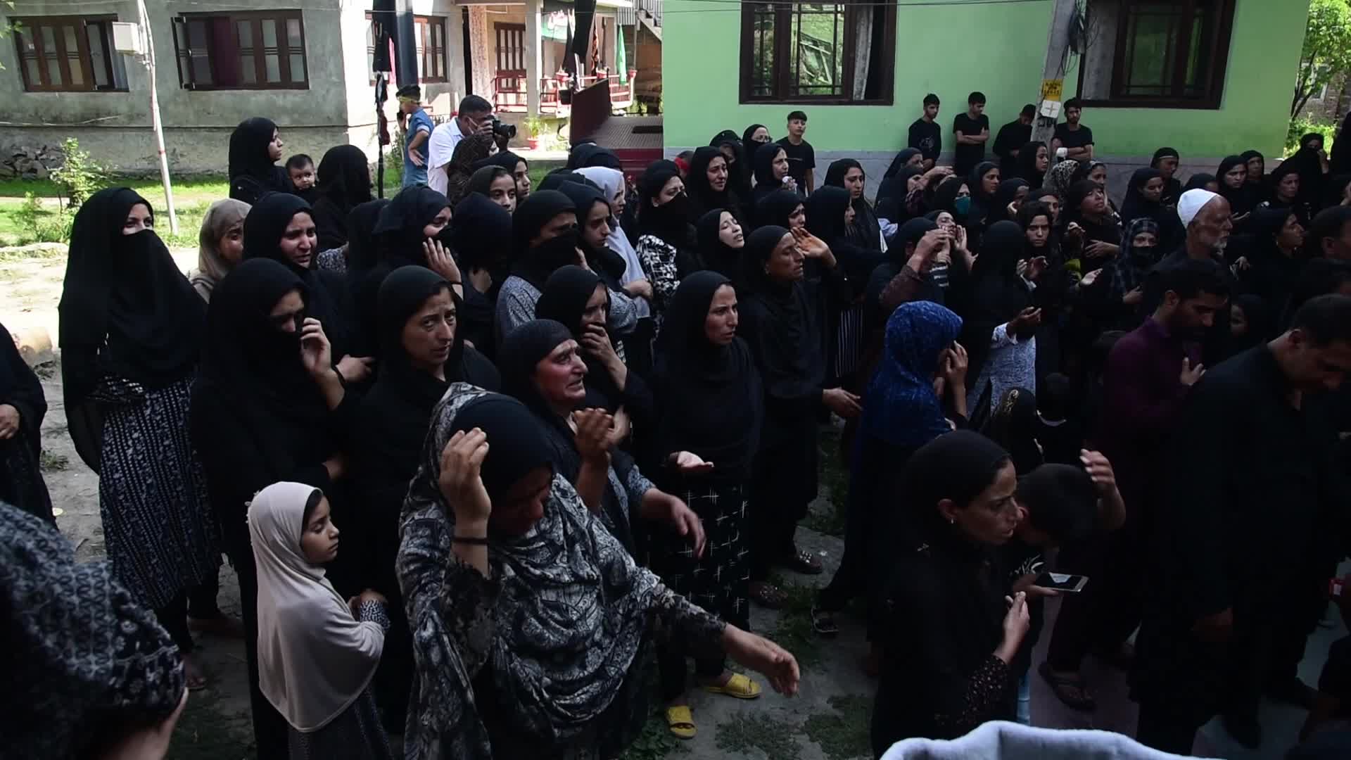 9th Muharram procession on boats in Srinagar