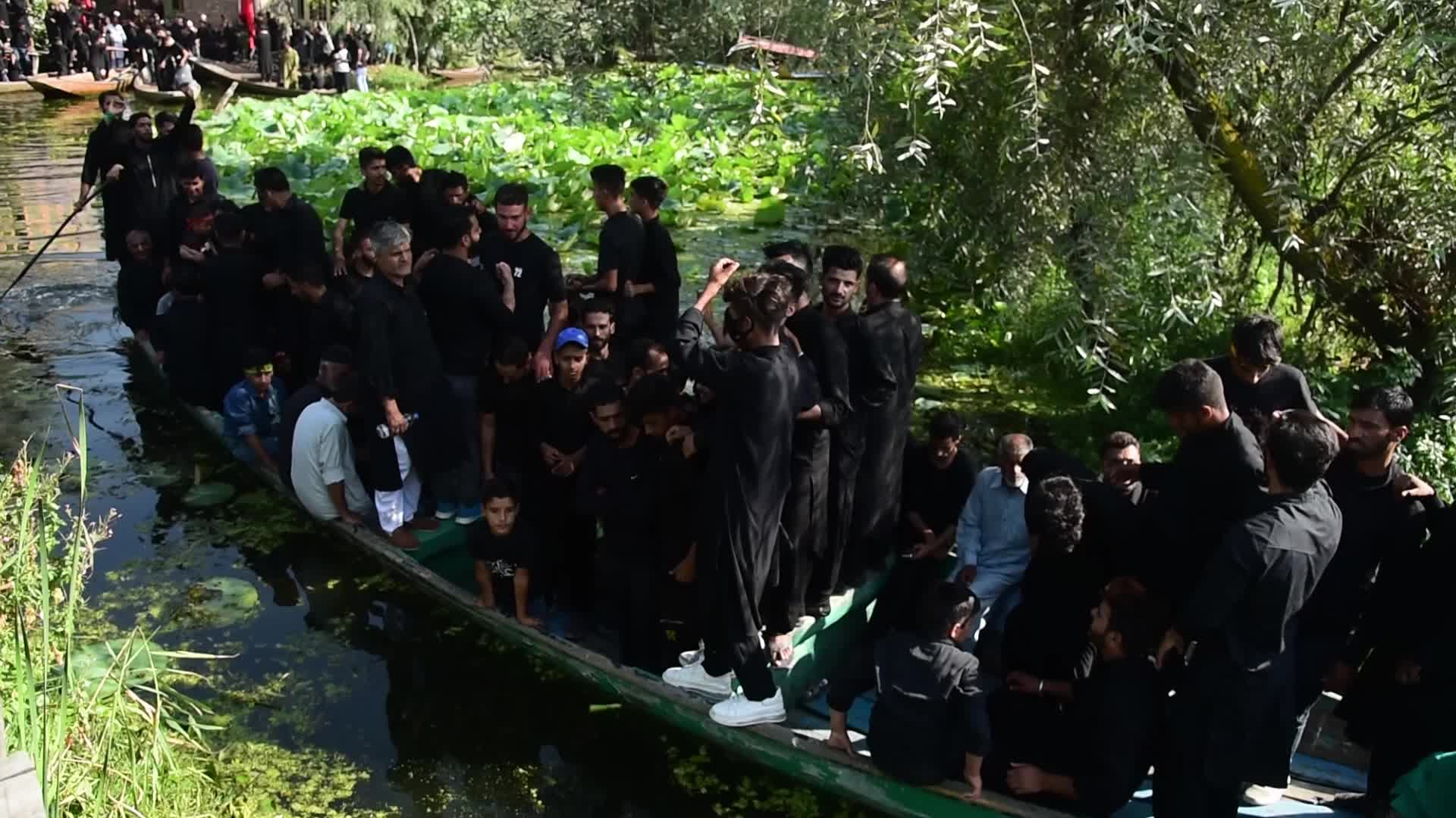 9th Muharram procession on boats in Srinagar