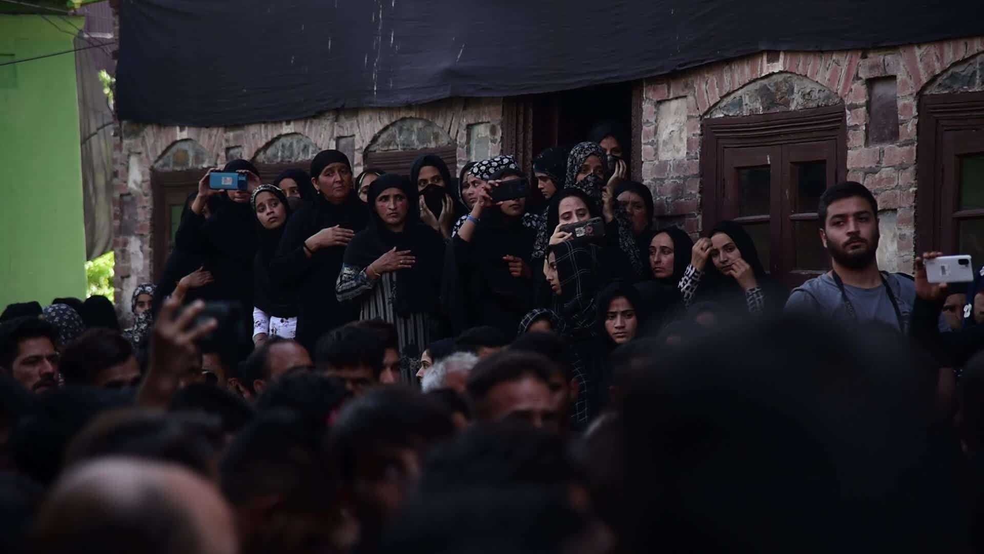 9th Muharram procession on boats in Srinagar