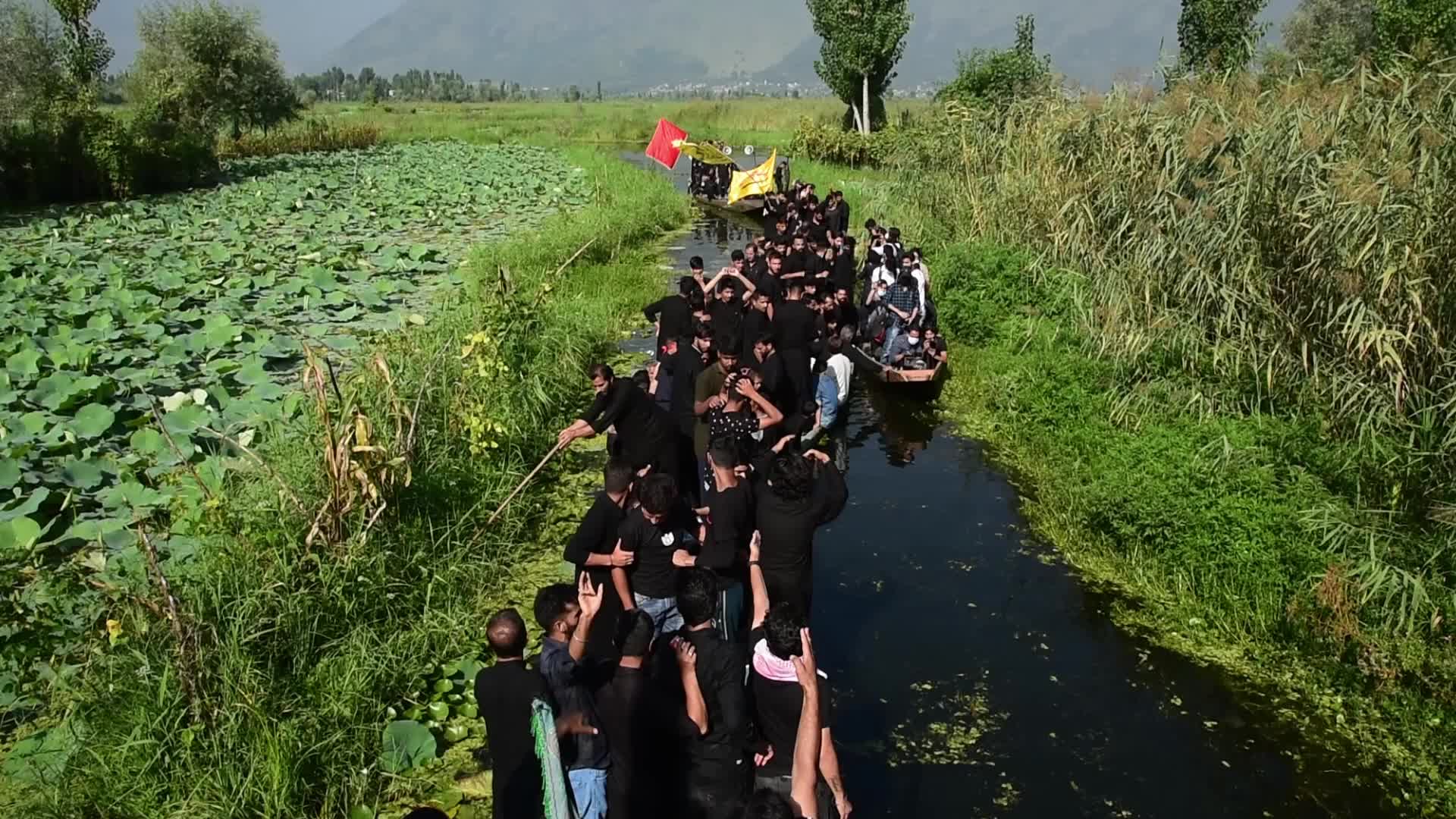 9th Muharram procession on boats in Srinagar