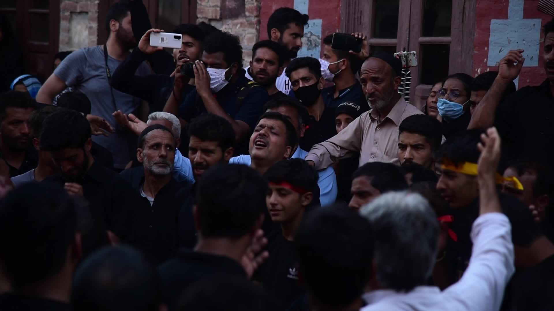 9th Muharram procession on boats in Srinagar