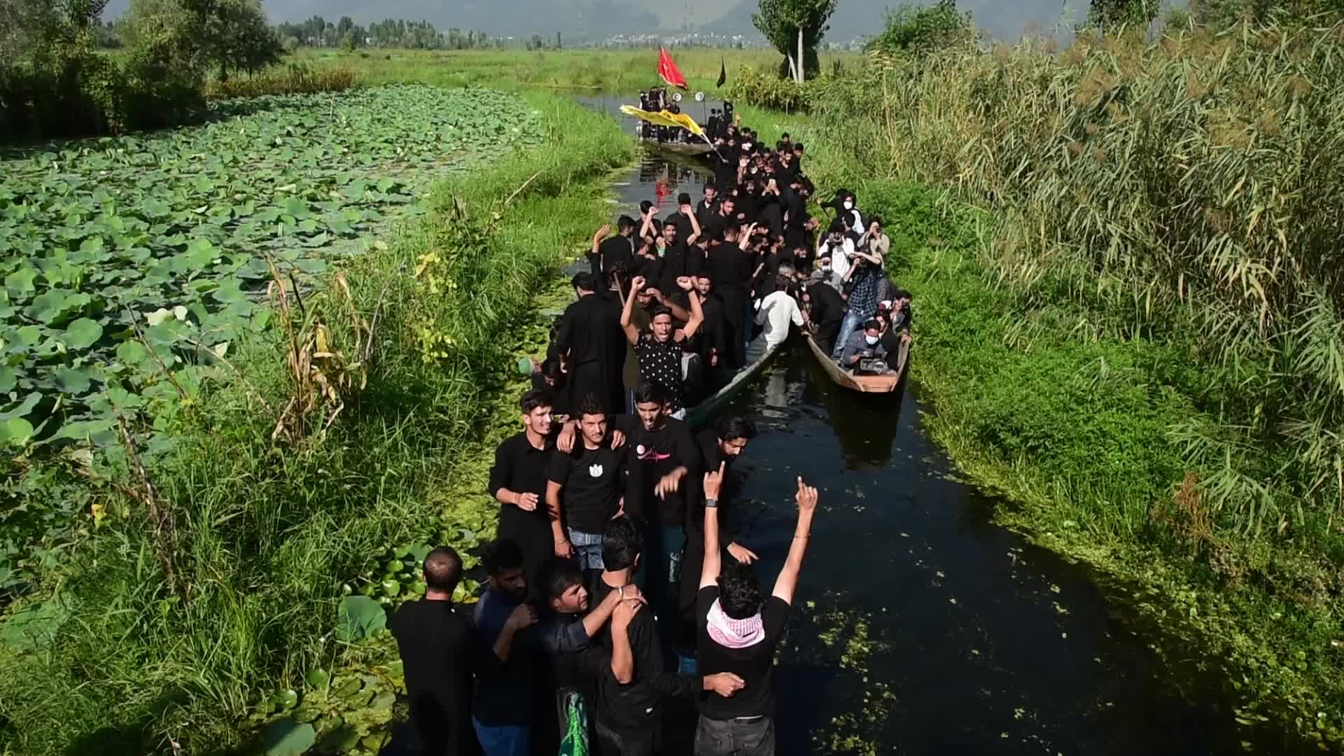 9th Muharram procession on boats in Srinagar