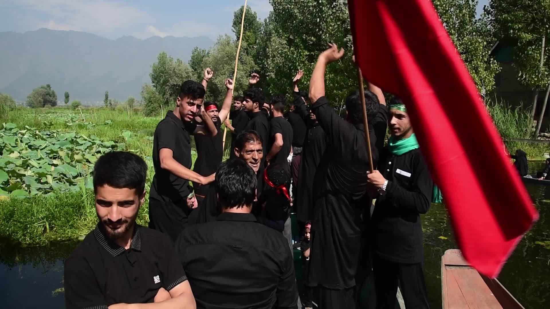 9th Muharram procession on boats in Srinagar