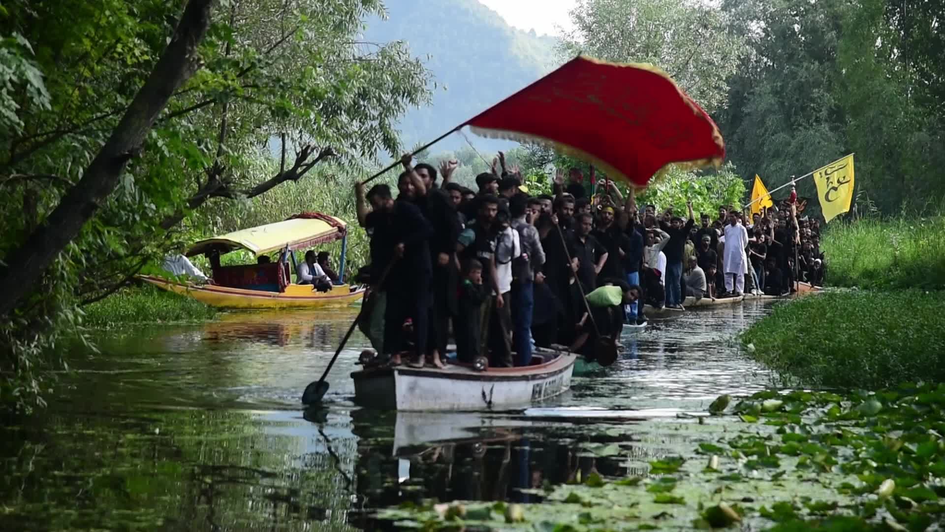 9th Muharram procession on boats in Srinagar