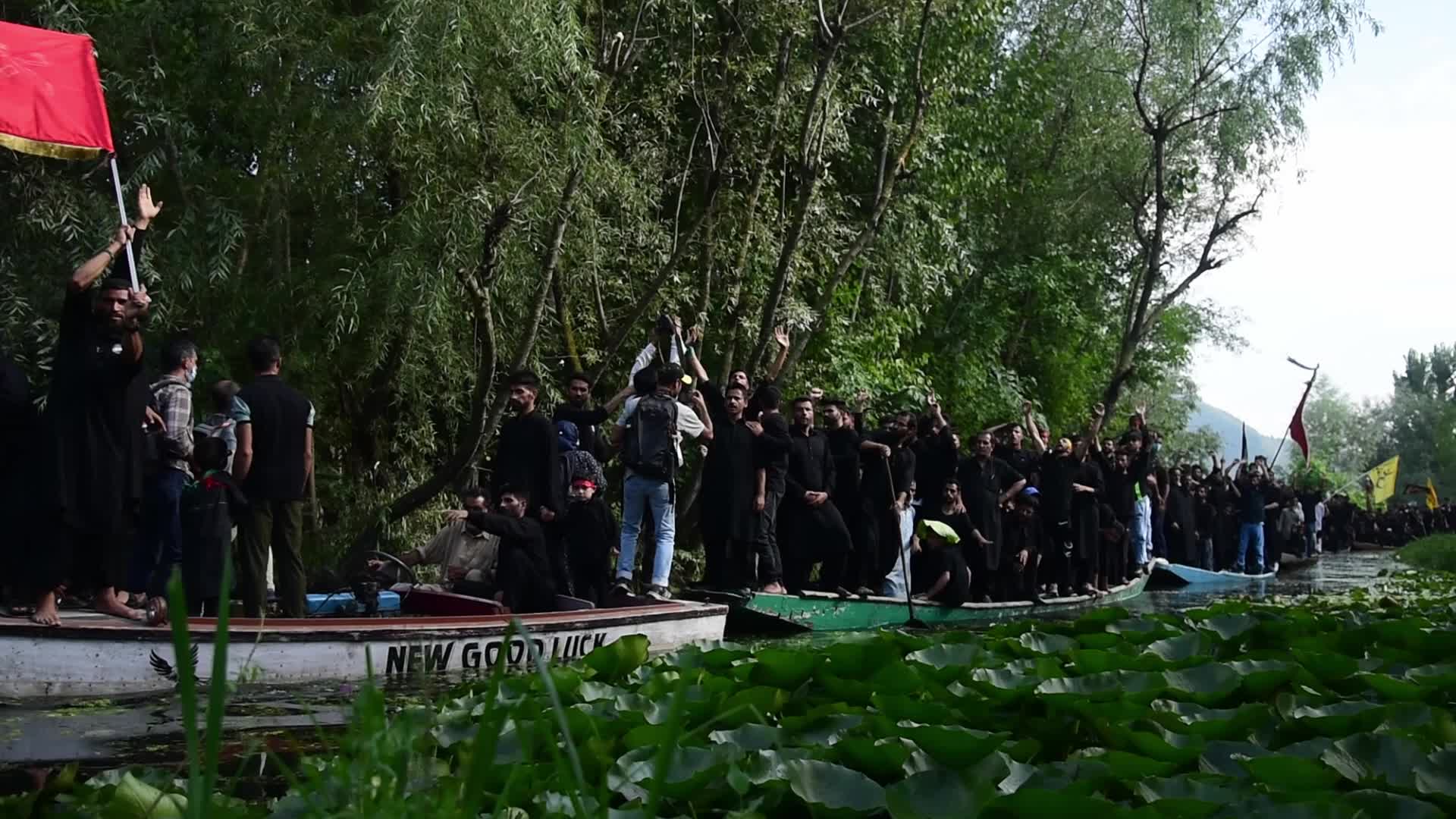 9th Muharram procession on boats in Srinagar