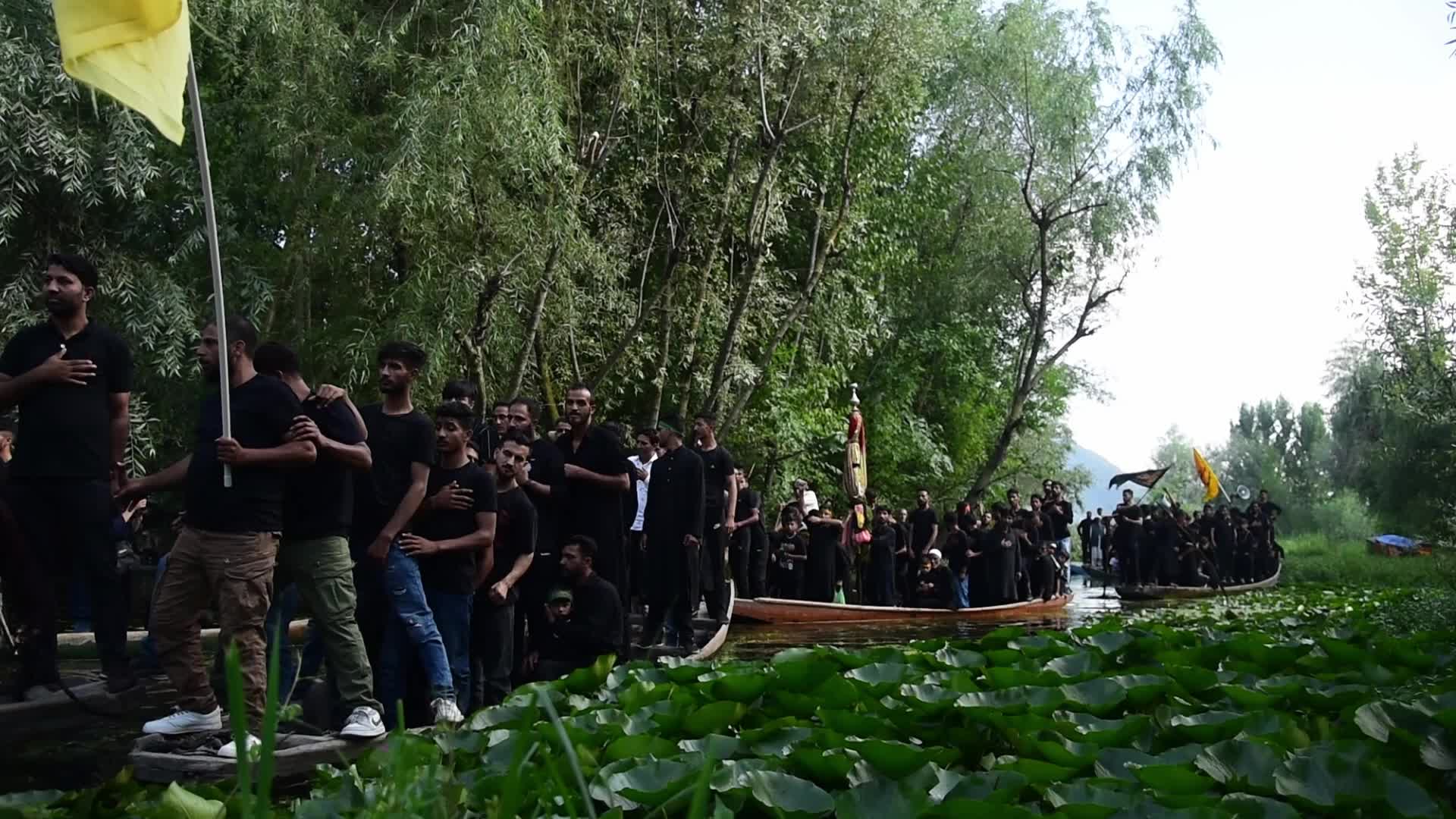 9th Muharram procession on boats in Srinagar
