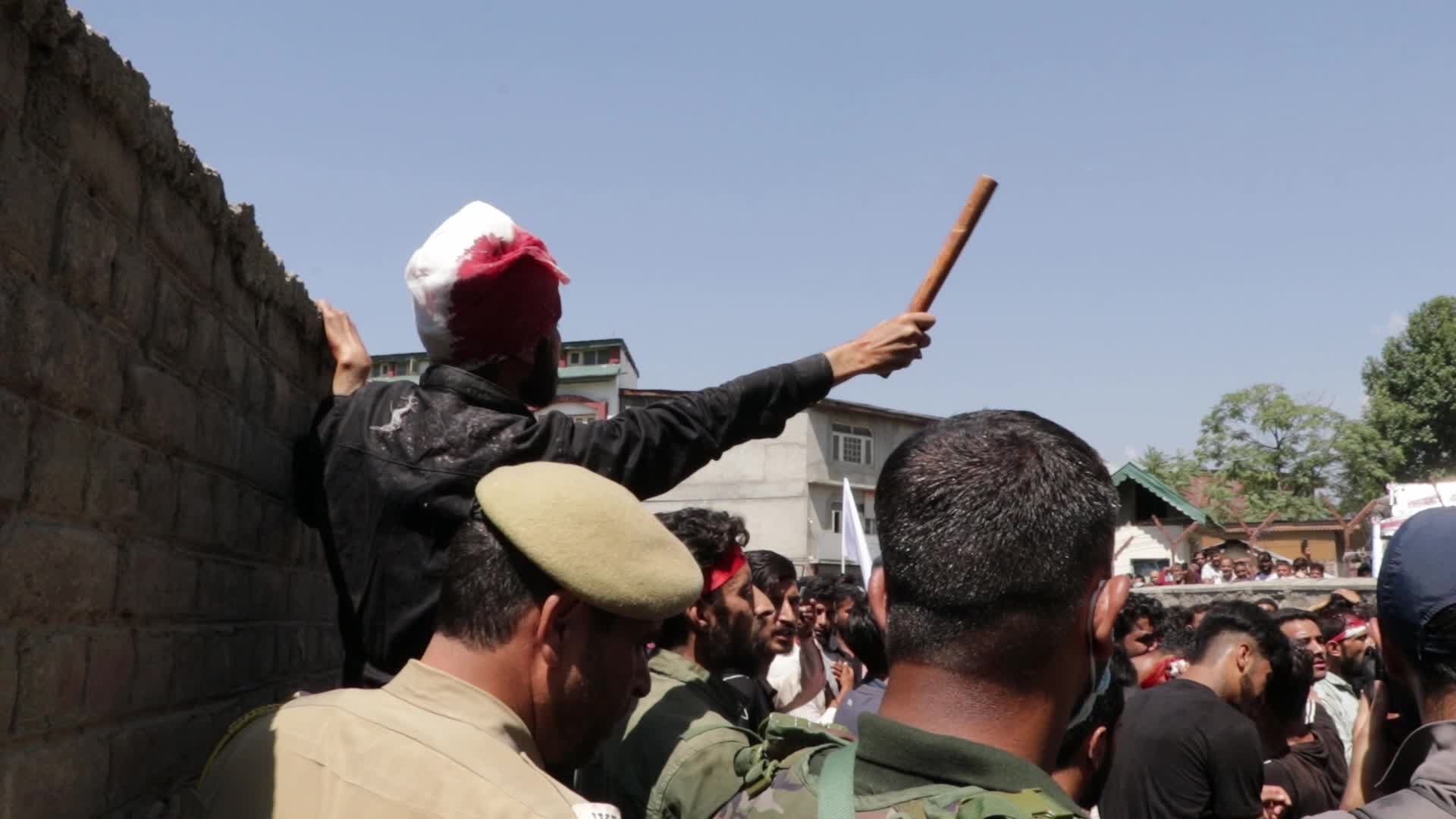 Security forces crackdown on Muharram procession in Indian Kashmir