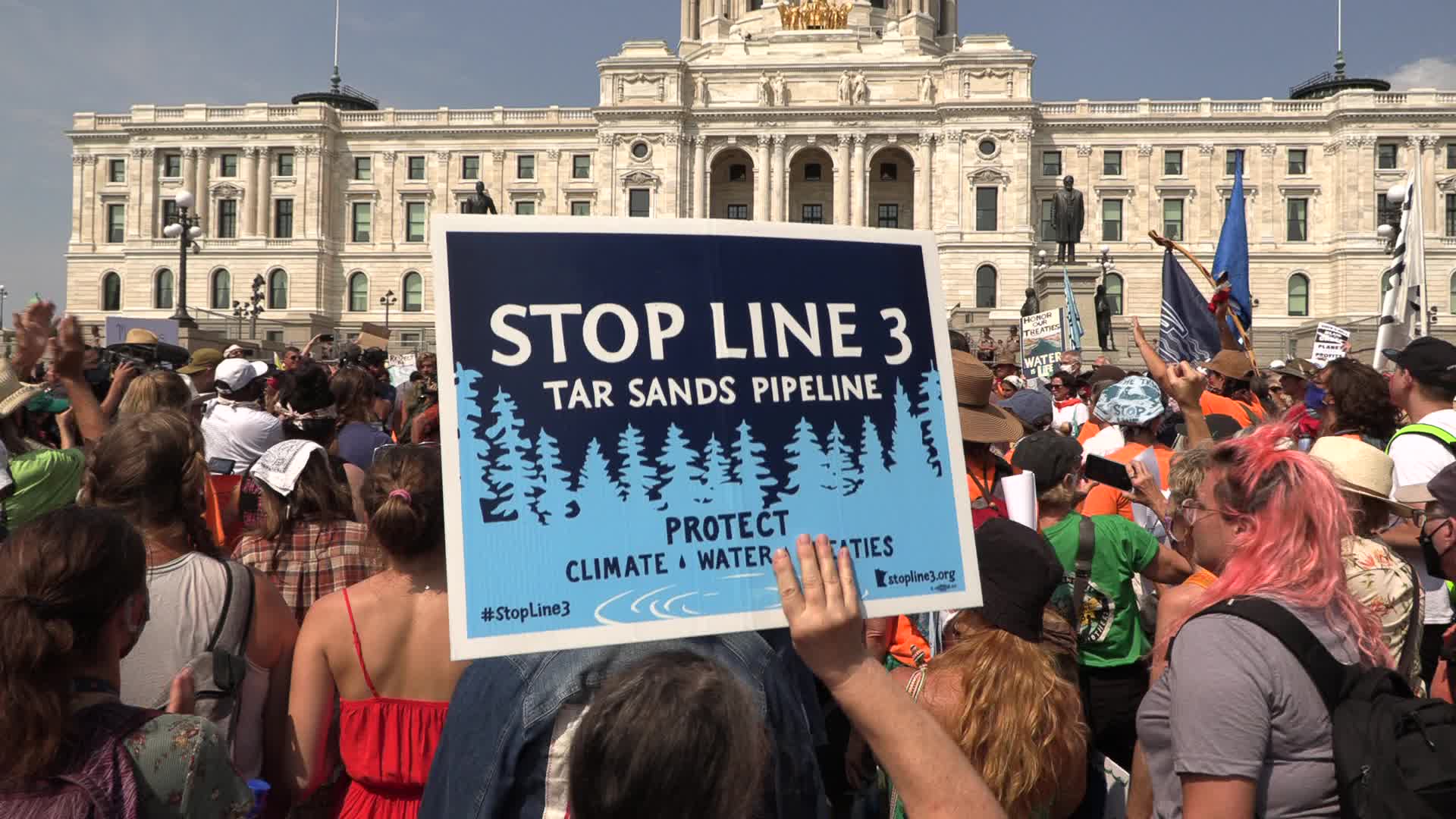 Protest demanding the stop Line 3