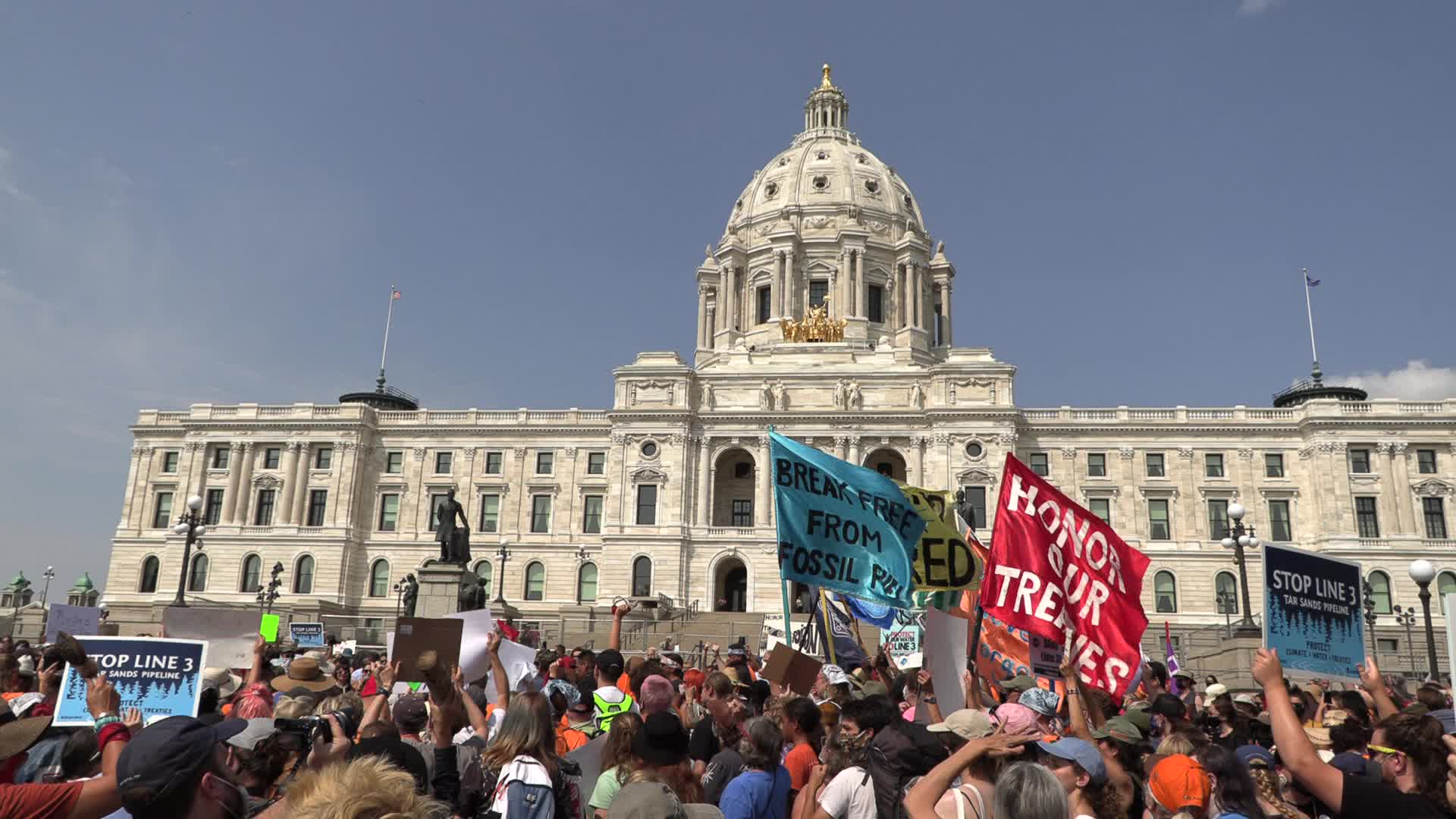 Protest demanding the stop Line 3