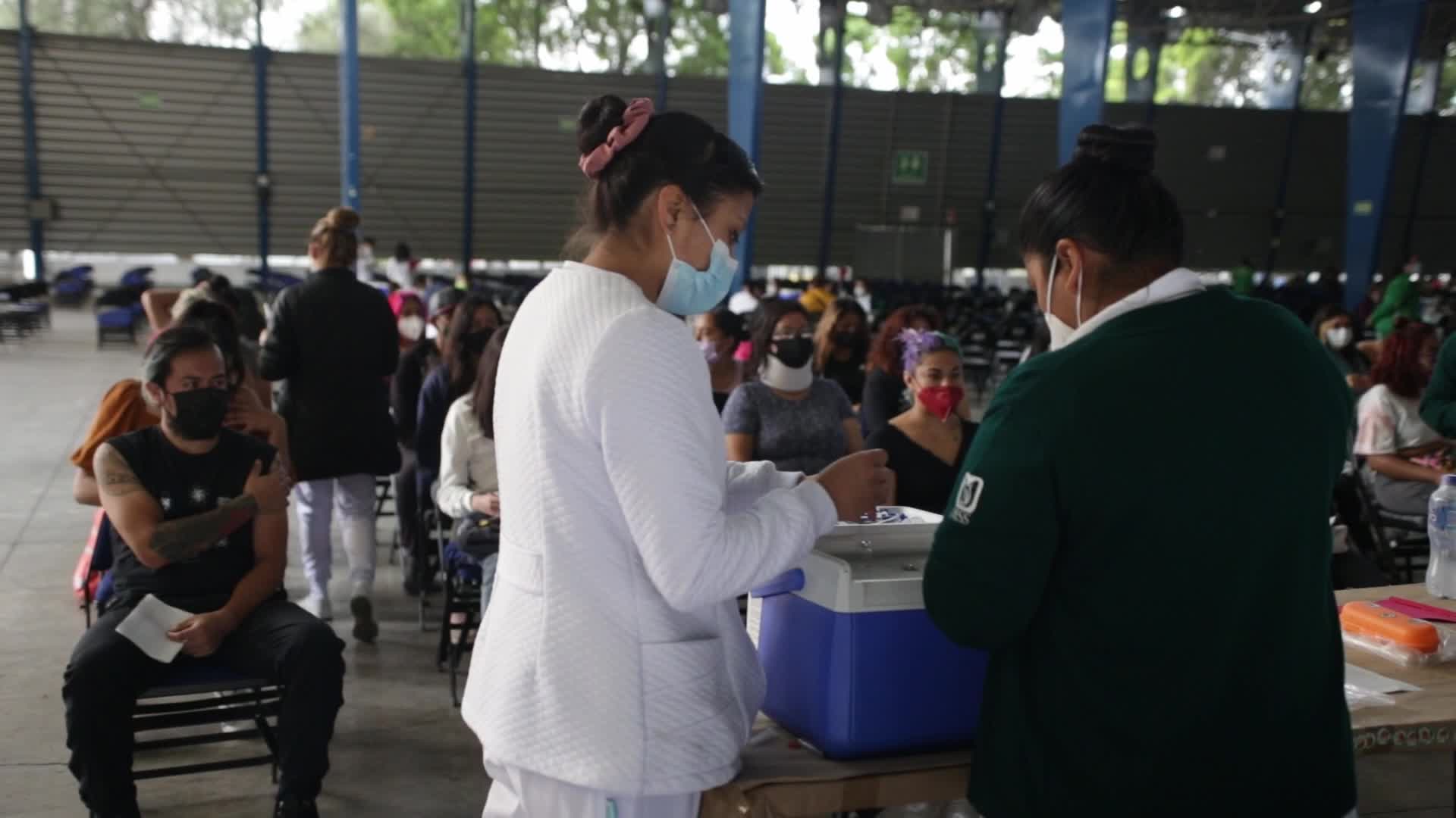 Second dose against COVID-19 for people aged 18 to 29 at Iztacalco