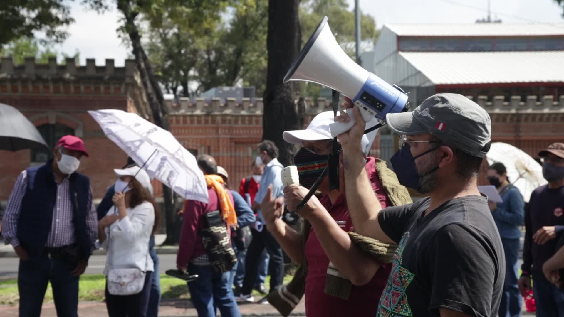 Workers demand budget for the face-to-face classes return