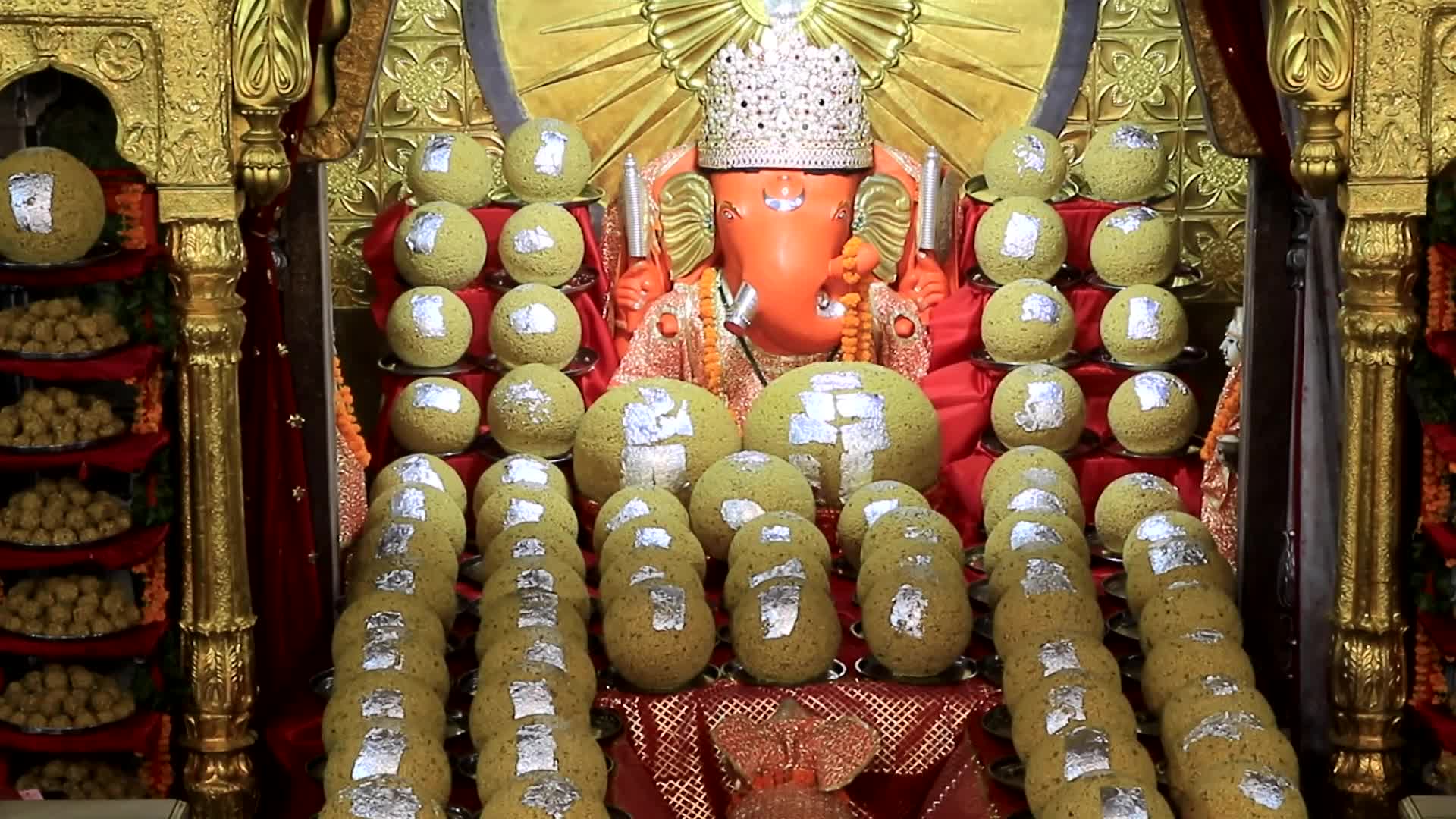 Devotees At Moti Doongari Temple In Jaipur