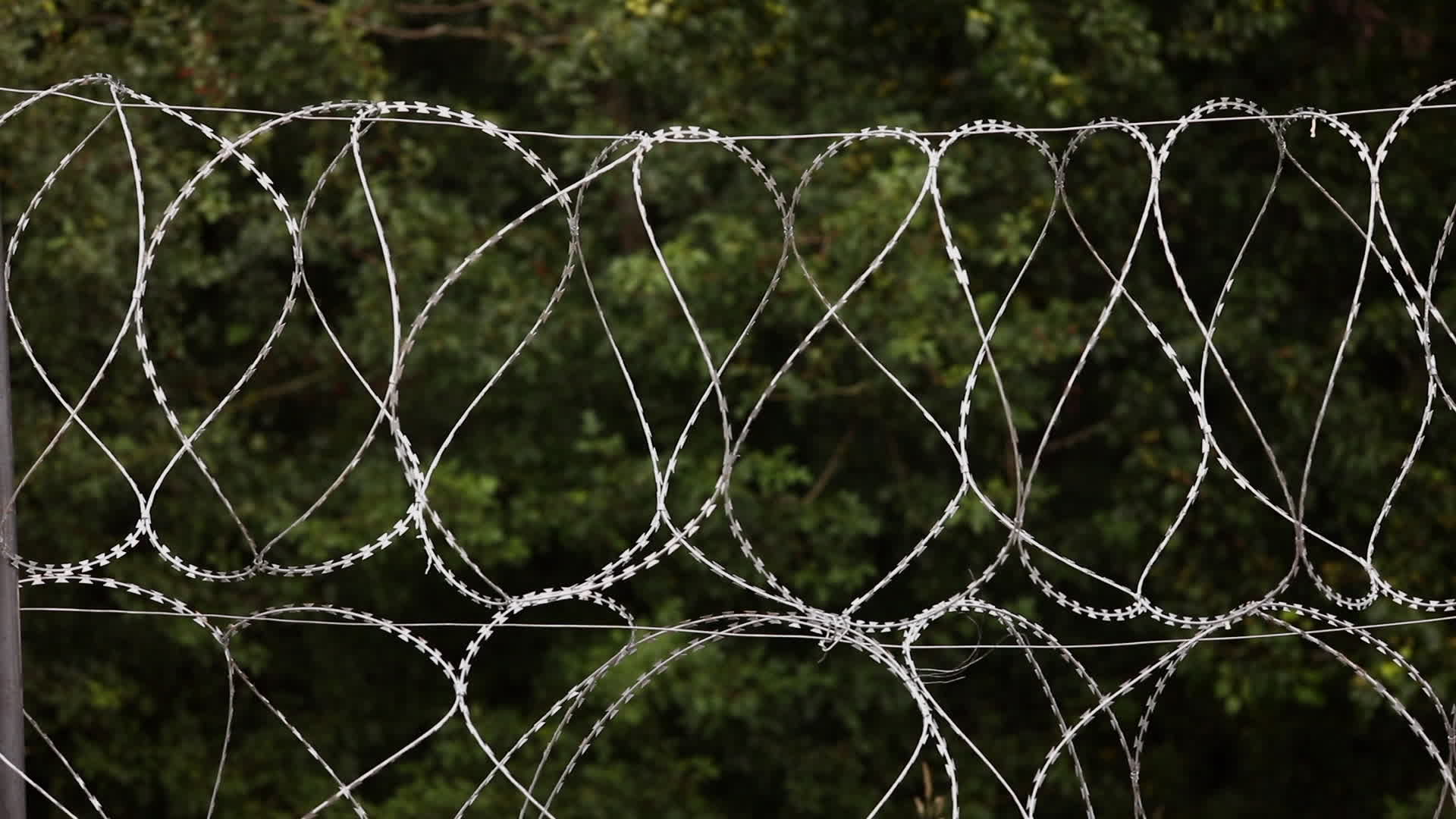 Poland builds fence to stop migrant flow from Belarus