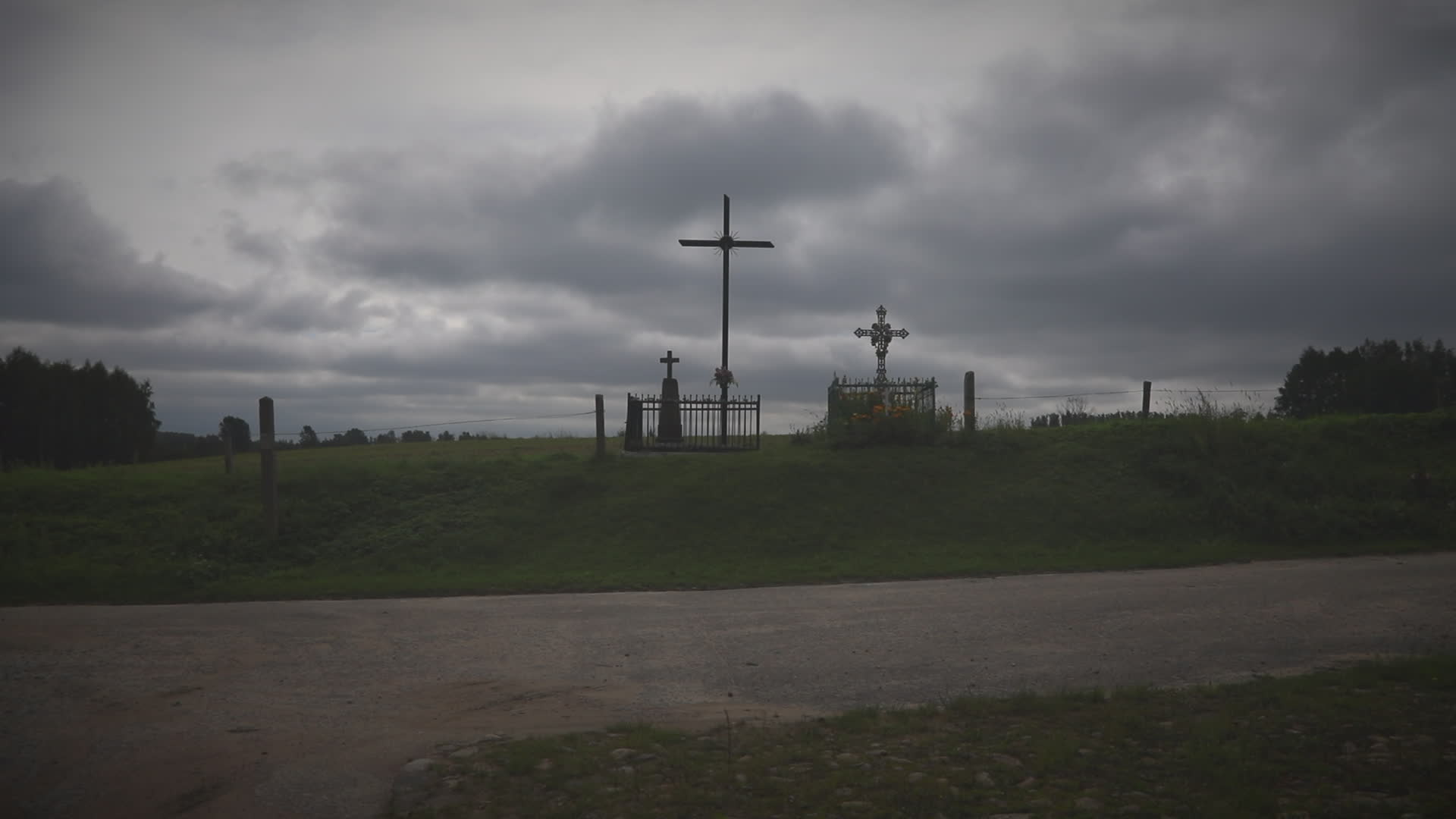 Poland builds fence on border with Belarus to stop migrant flow