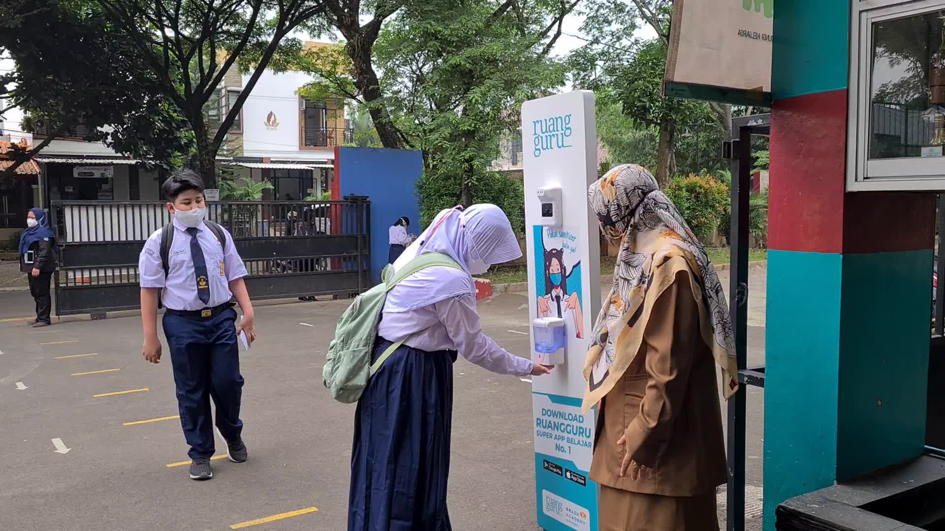 Students back to school as Indonesia eases Covid restrictions