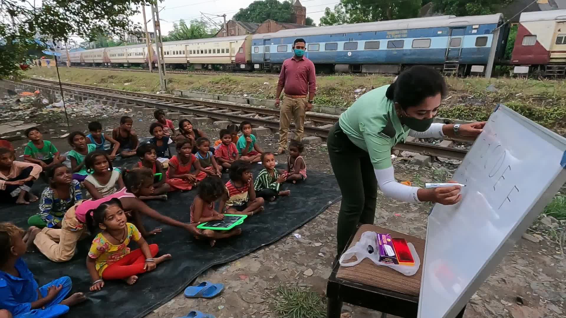 Cop lessons bring cheer to kids of the slum area