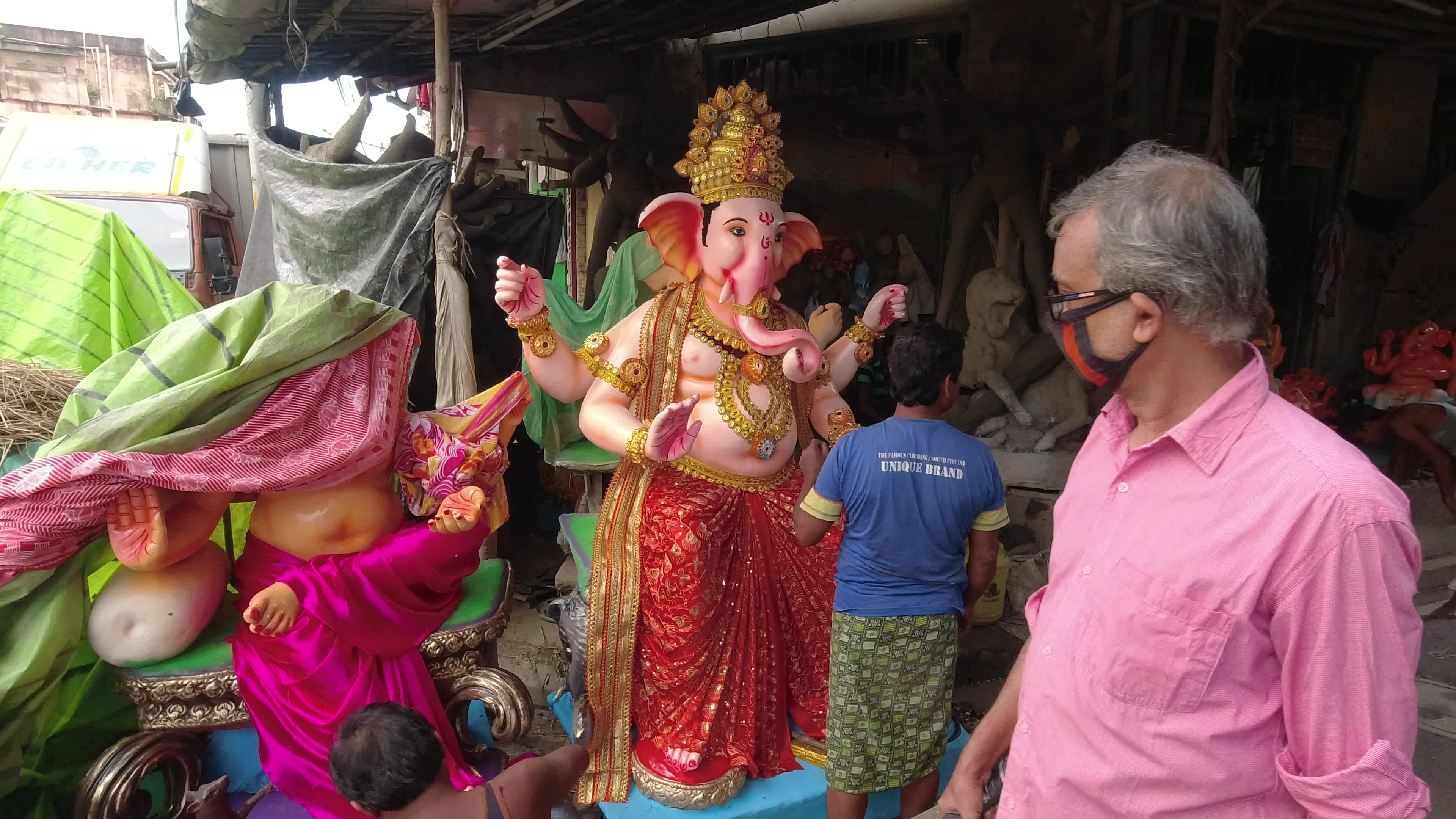 Ganesh Chaturthi preparation in Kolkata