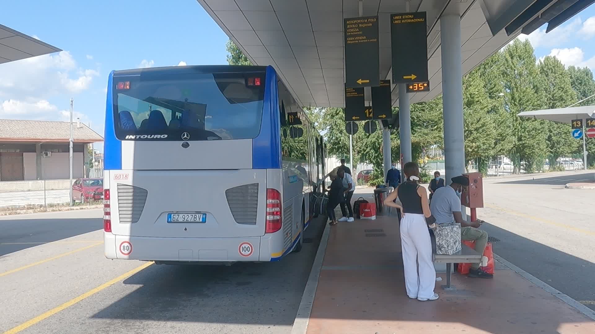 Students are waiting for the bus at the padua station