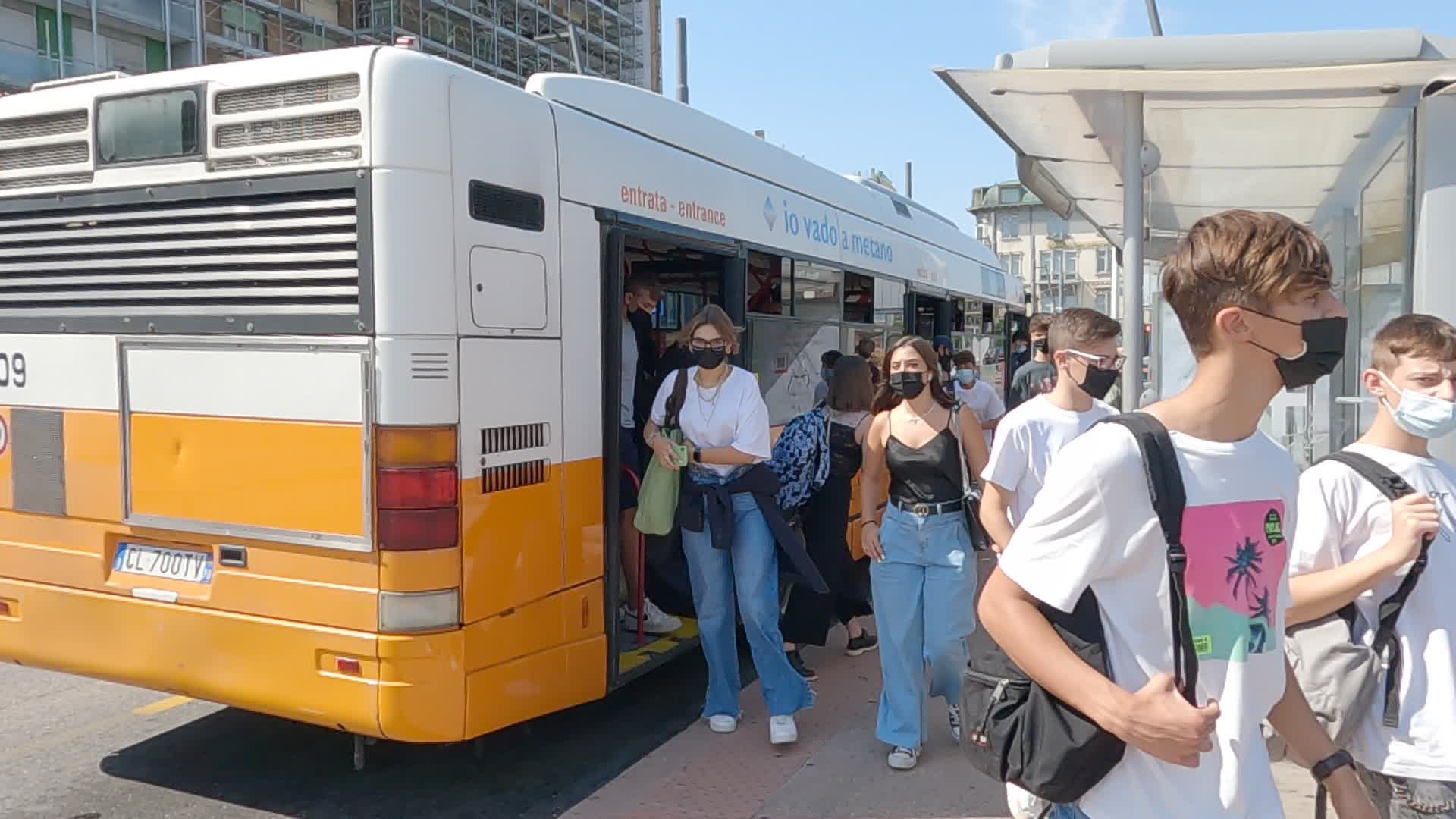 Students get off the bus at the padua station