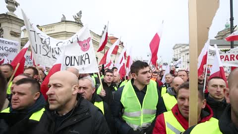 Farmers protest outside Presidential Palace in Warsaw