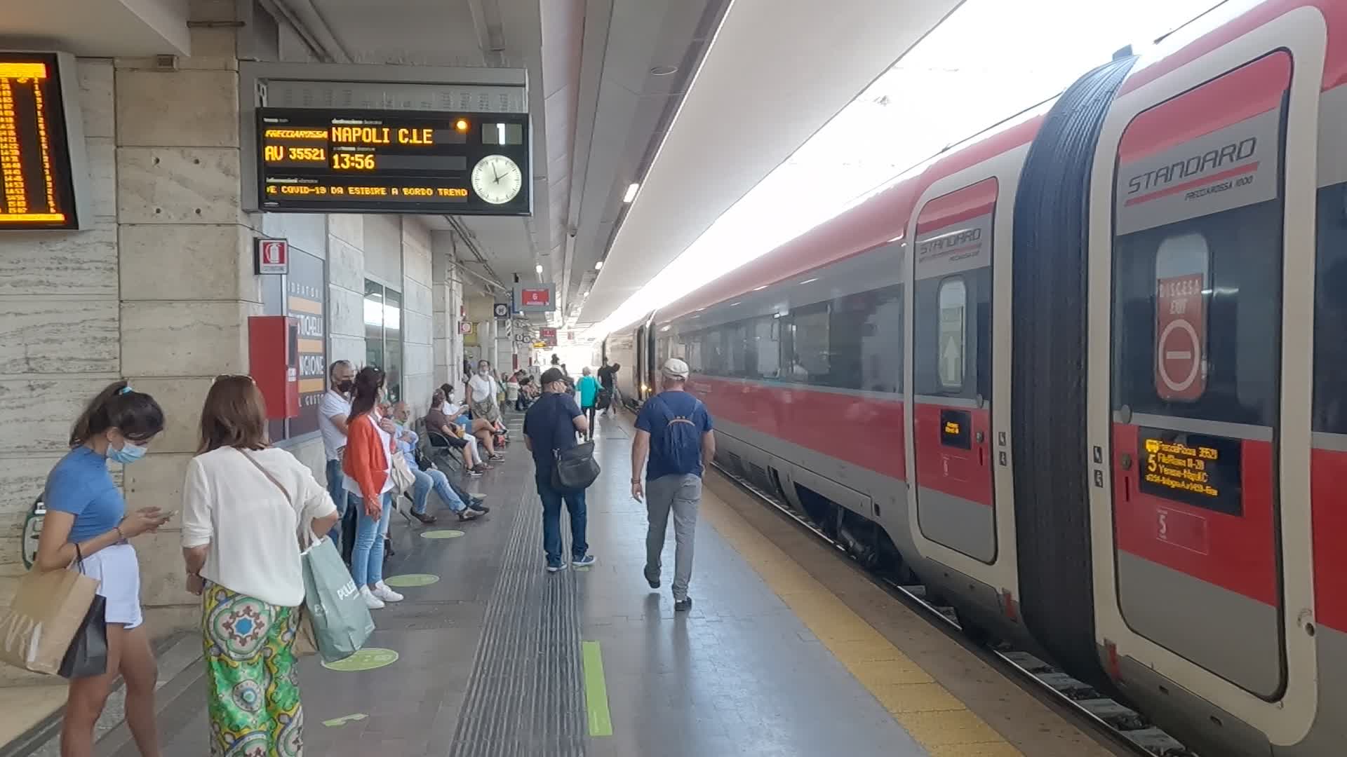 Tourists and workers who take a long-distance train (GreenPass Mandatory) at Padua station