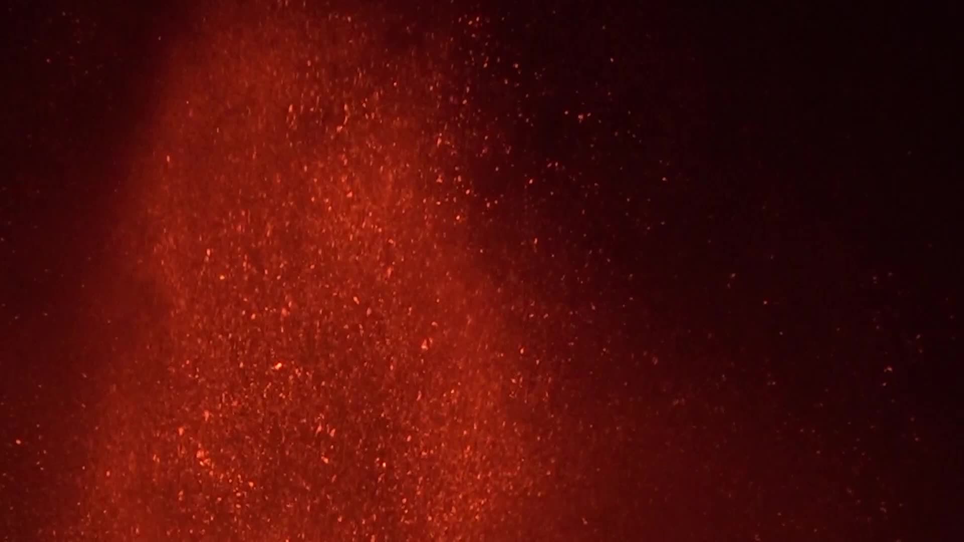 La Palma's Cumbre Vieja volcano erupts