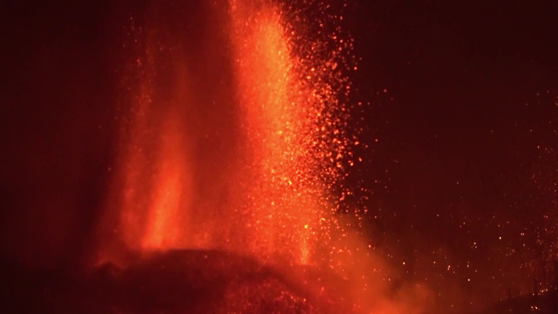 La Palma's Cumbre Vieja volcano erupts
